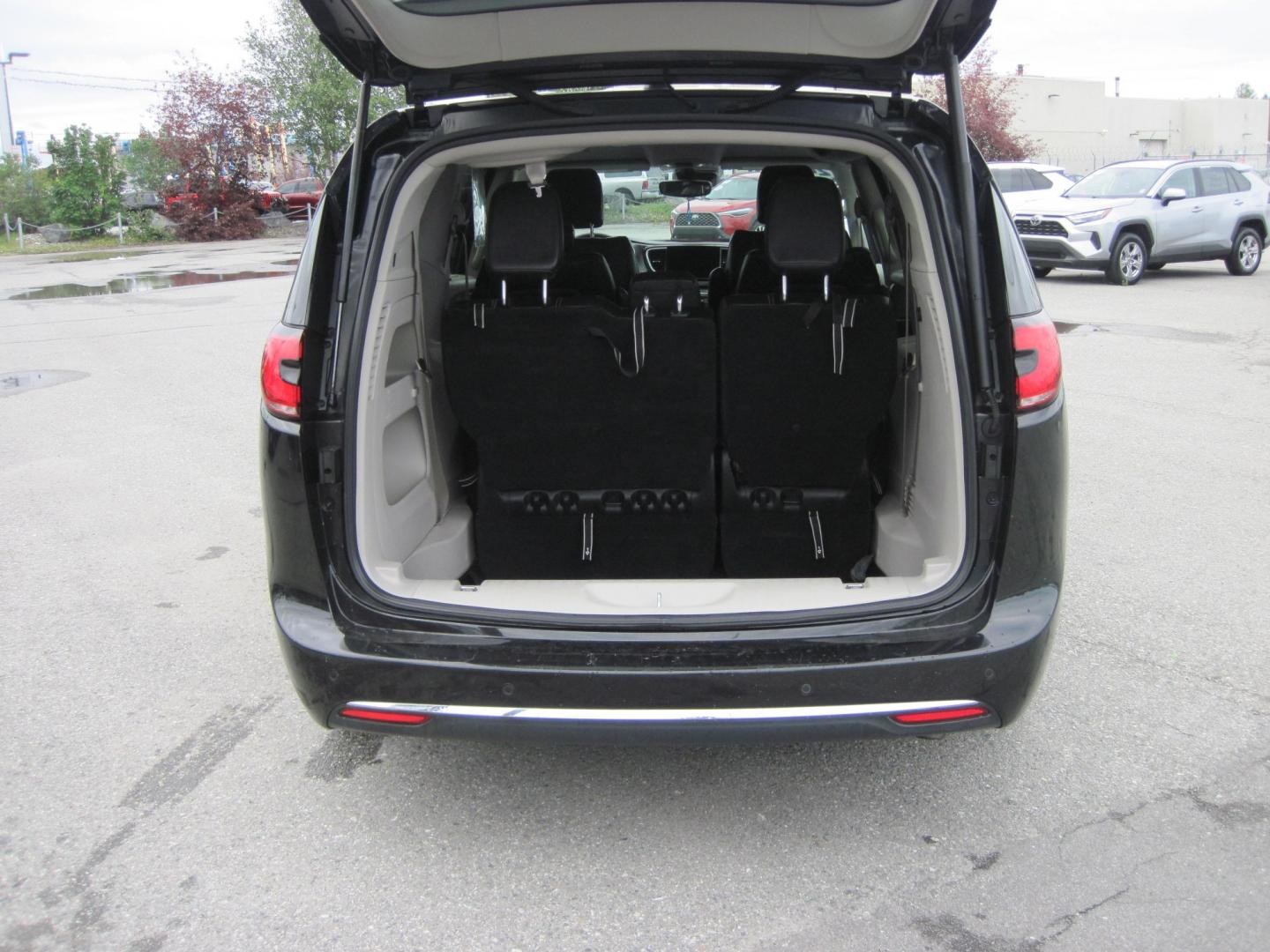 2024 black /black Chrysler Pacifica Touring L (2C4RC1BG2RR) with an 3.6L V6 DOHC 24V engine, AUTOMATIC transmission, located at 9530 Old Seward Highway, Anchorage, AK, 99515, (907) 349-3343, 61.134140, -149.865570- Photo#7