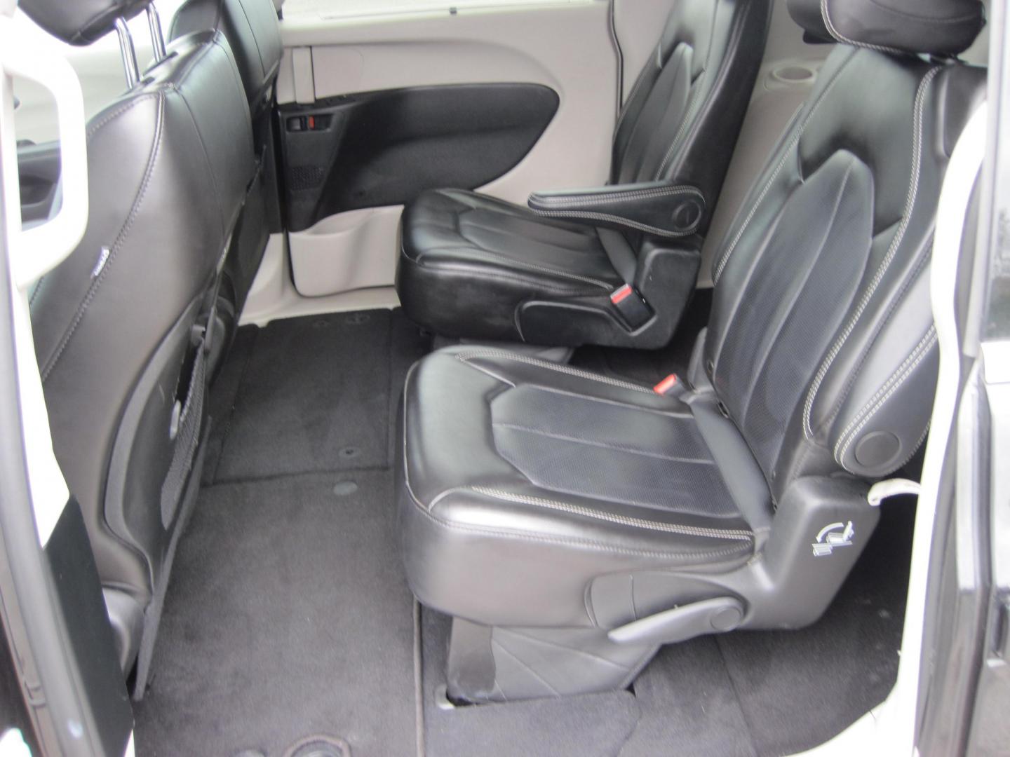 2024 black /black Chrysler Pacifica Touring L (2C4RC1BG2RR) with an 3.6L V6 DOHC 24V engine, AUTOMATIC transmission, located at 9530 Old Seward Highway, Anchorage, AK, 99515, (907) 349-3343, 61.134140, -149.865570- Photo#10