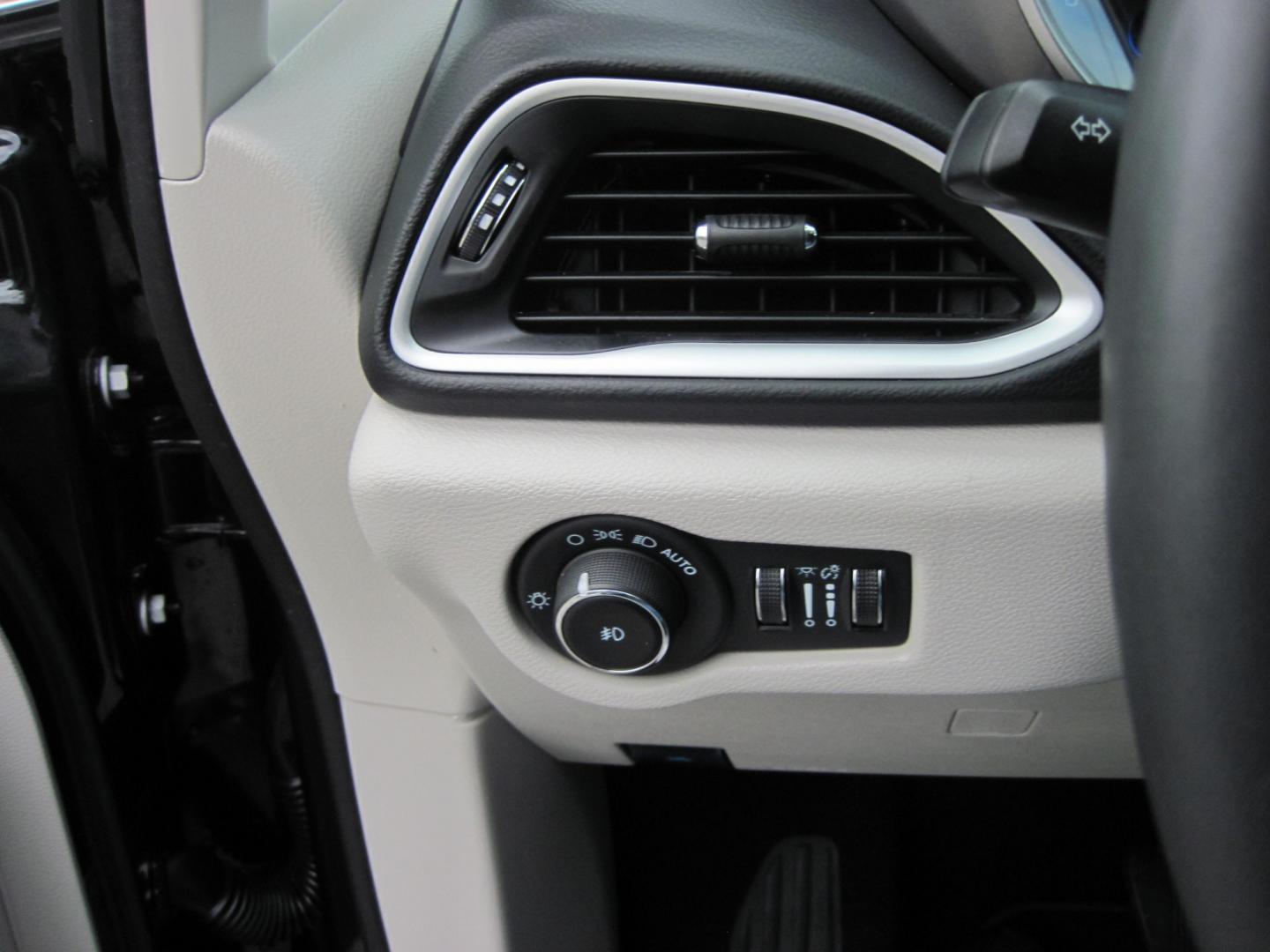 2024 black /black Chrysler Pacifica Touring L (2C4RC1BG2RR) with an 3.6L V6 DOHC 24V engine, AUTOMATIC transmission, located at 9530 Old Seward Highway, Anchorage, AK, 99515, (907) 349-3343, 61.134140, -149.865570- Photo#13
