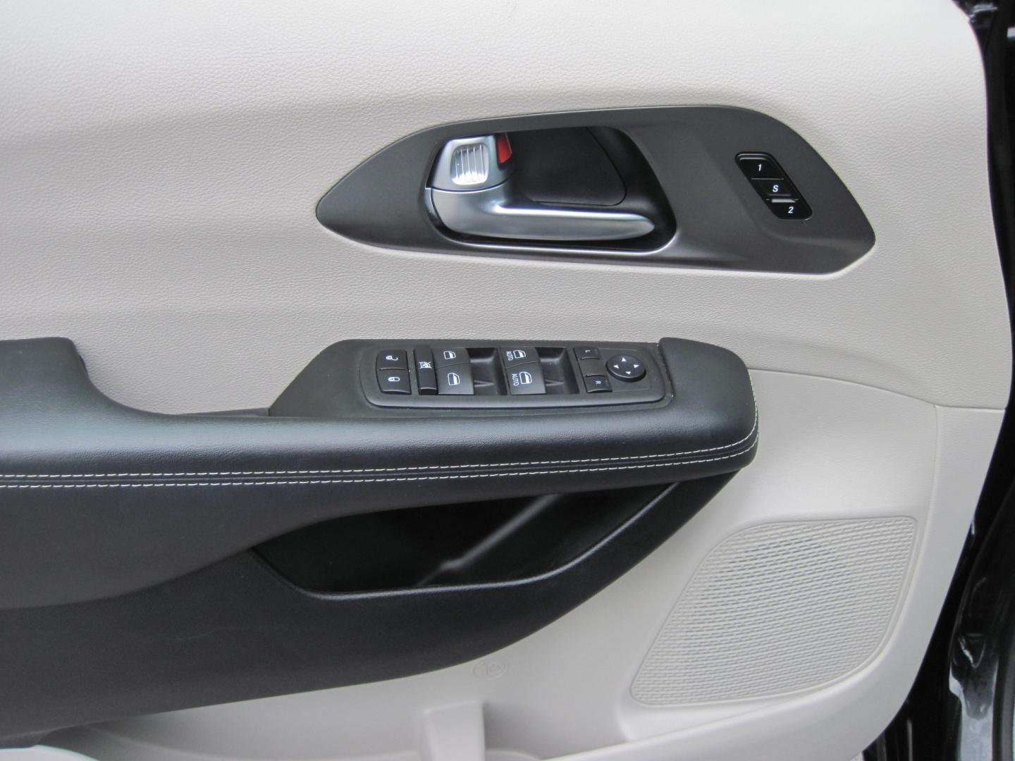 2024 black /black Chrysler Pacifica Touring L (2C4RC1BG2RR) with an 3.6L V6 DOHC 24V engine, AUTOMATIC transmission, located at 9530 Old Seward Highway, Anchorage, AK, 99515, (907) 349-3343, 61.134140, -149.865570- Photo#12