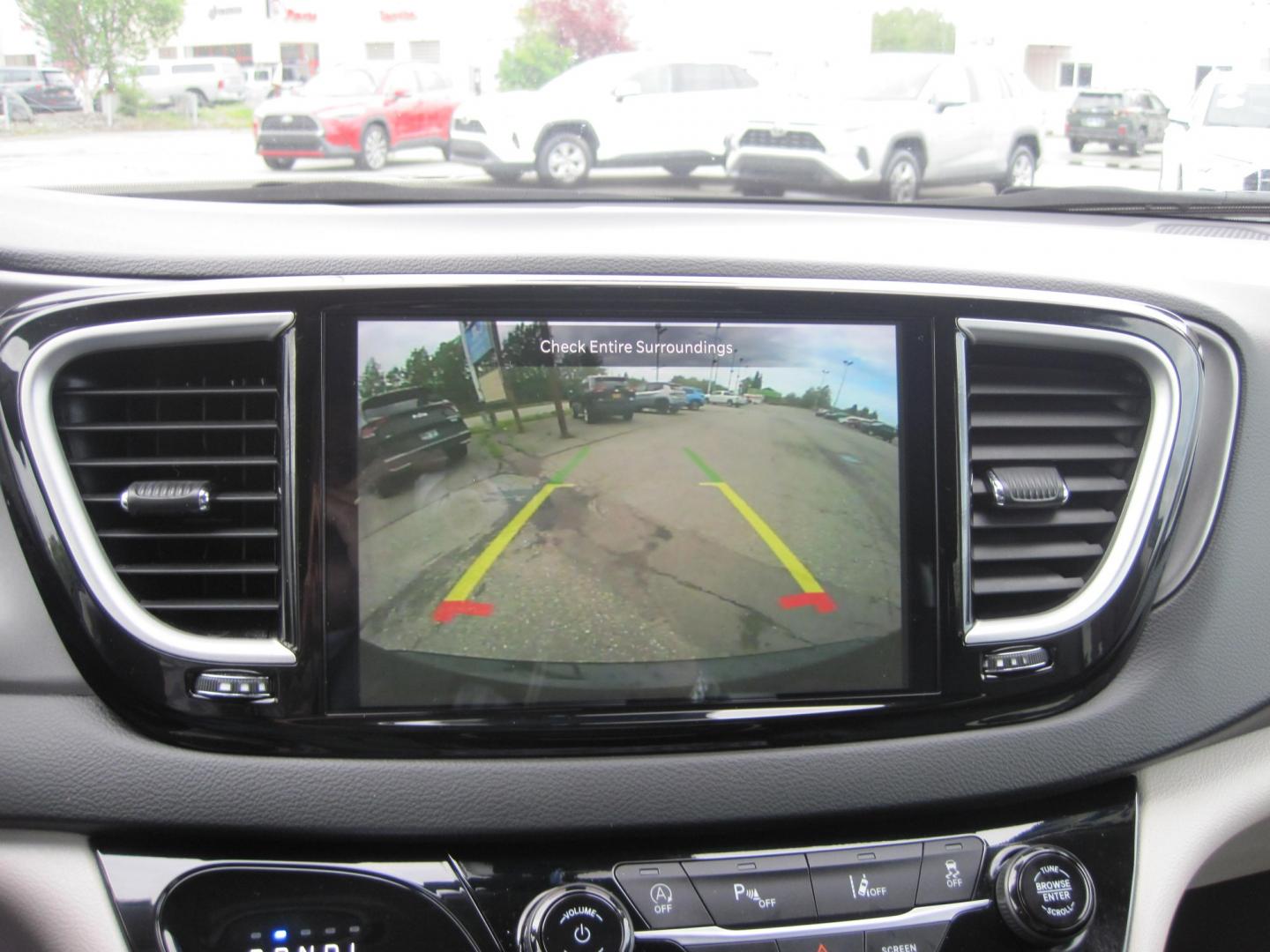 2024 black /black Chrysler Pacifica Touring L (2C4RC1BG2RR) with an 3.6L V6 DOHC 24V engine, AUTOMATIC transmission, located at 9530 Old Seward Highway, Anchorage, AK, 99515, (907) 349-3343, 61.134140, -149.865570- Photo#18