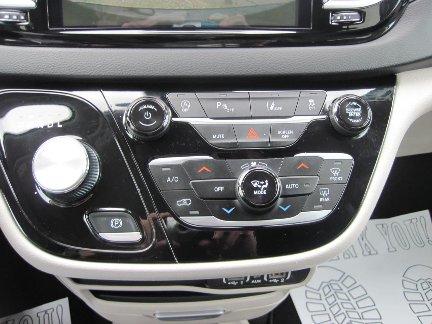 2024 black /black Chrysler Pacifica Touring L (2C4RC1BG2RR) with an 3.6L V6 DOHC 24V engine, AUTOMATIC transmission, located at 9530 Old Seward Highway, Anchorage, AK, 99515, (907) 349-3343, 61.134140, -149.865570- Photo#19