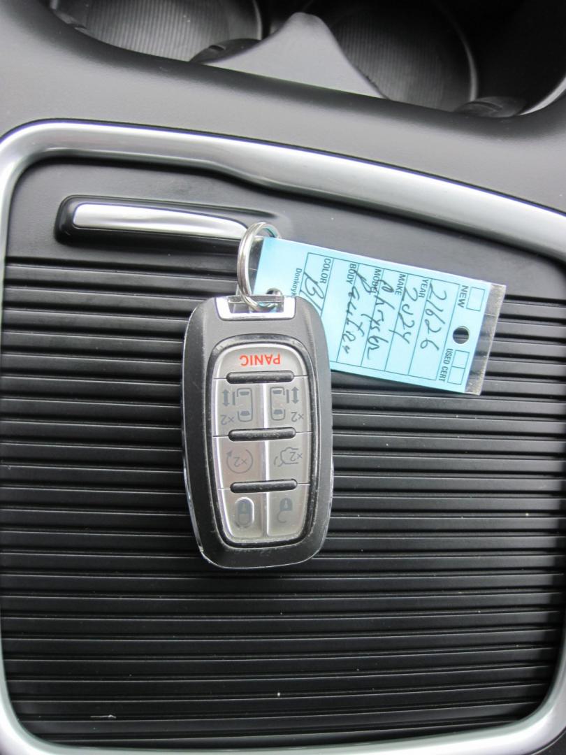 2024 black /black Chrysler Pacifica Touring L (2C4RC1BG2RR) with an 3.6L V6 DOHC 24V engine, AUTOMATIC transmission, located at 9530 Old Seward Highway, Anchorage, AK, 99515, (907) 349-3343, 61.134140, -149.865570- Photo#23