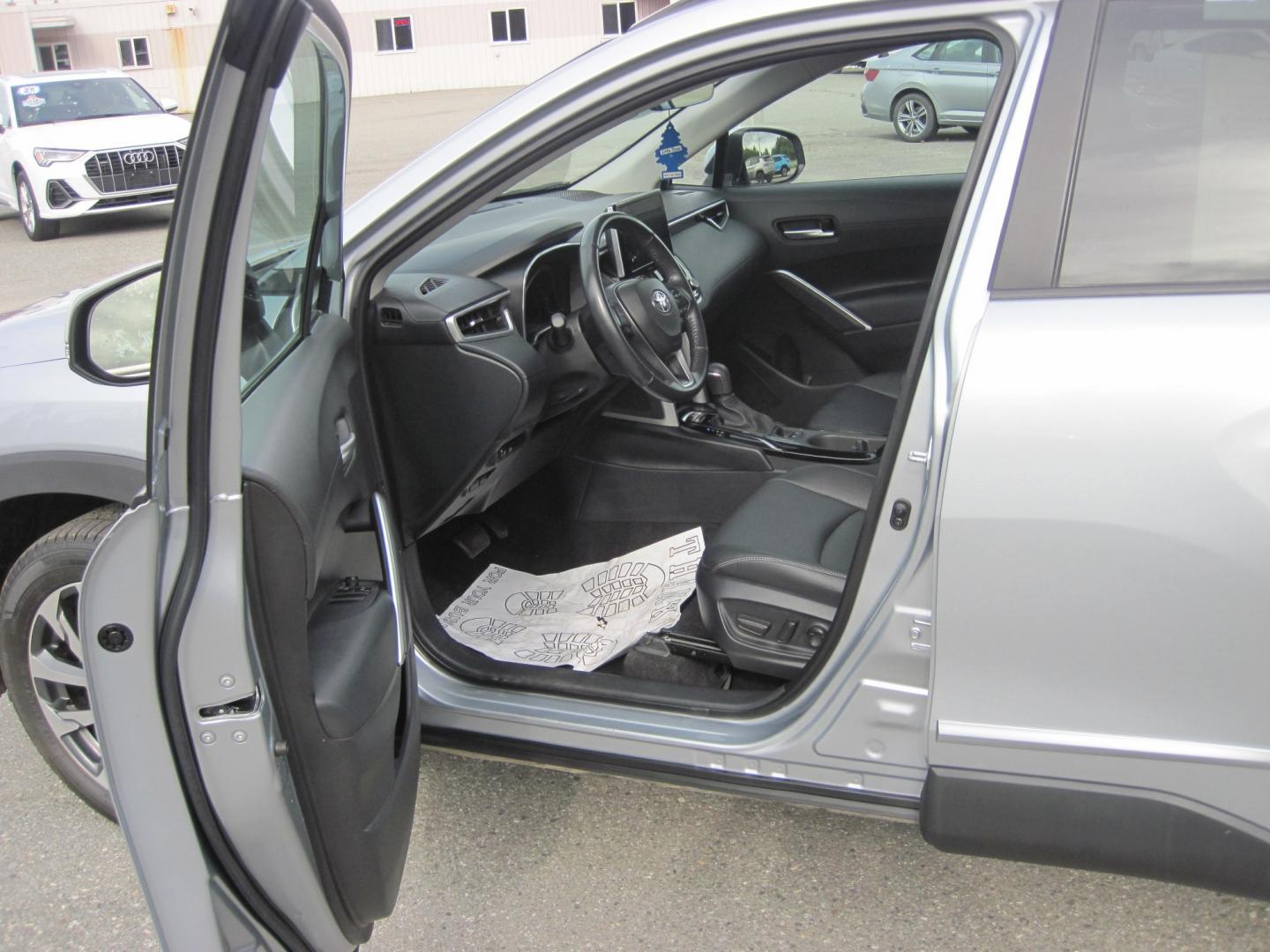 2023 silver /black Toyota Corolla Cross XLE AWD (7MUEAABG7PV) with an 2.0L L4 DOHC 16V engine, CVT transmission, located at 9530 Old Seward Highway, Anchorage, AK, 99515, (907) 349-3343, 61.134140, -149.865570- Photo#9