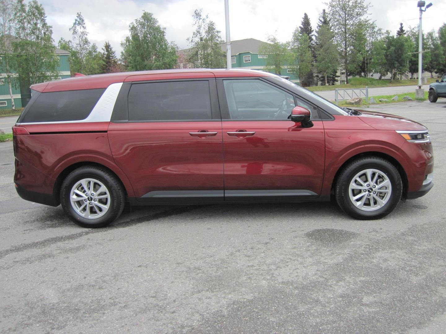 2024 RED /BLACK Kia Carnival LX Seat Package (KNDNB4H35R6) with an 3.5L V6 DOHC 24V engine, 8A transmission, located at 9530 Old Seward Highway, Anchorage, AK, 99515, (907) 349-3343, 61.134140, -149.865570- Photo#4