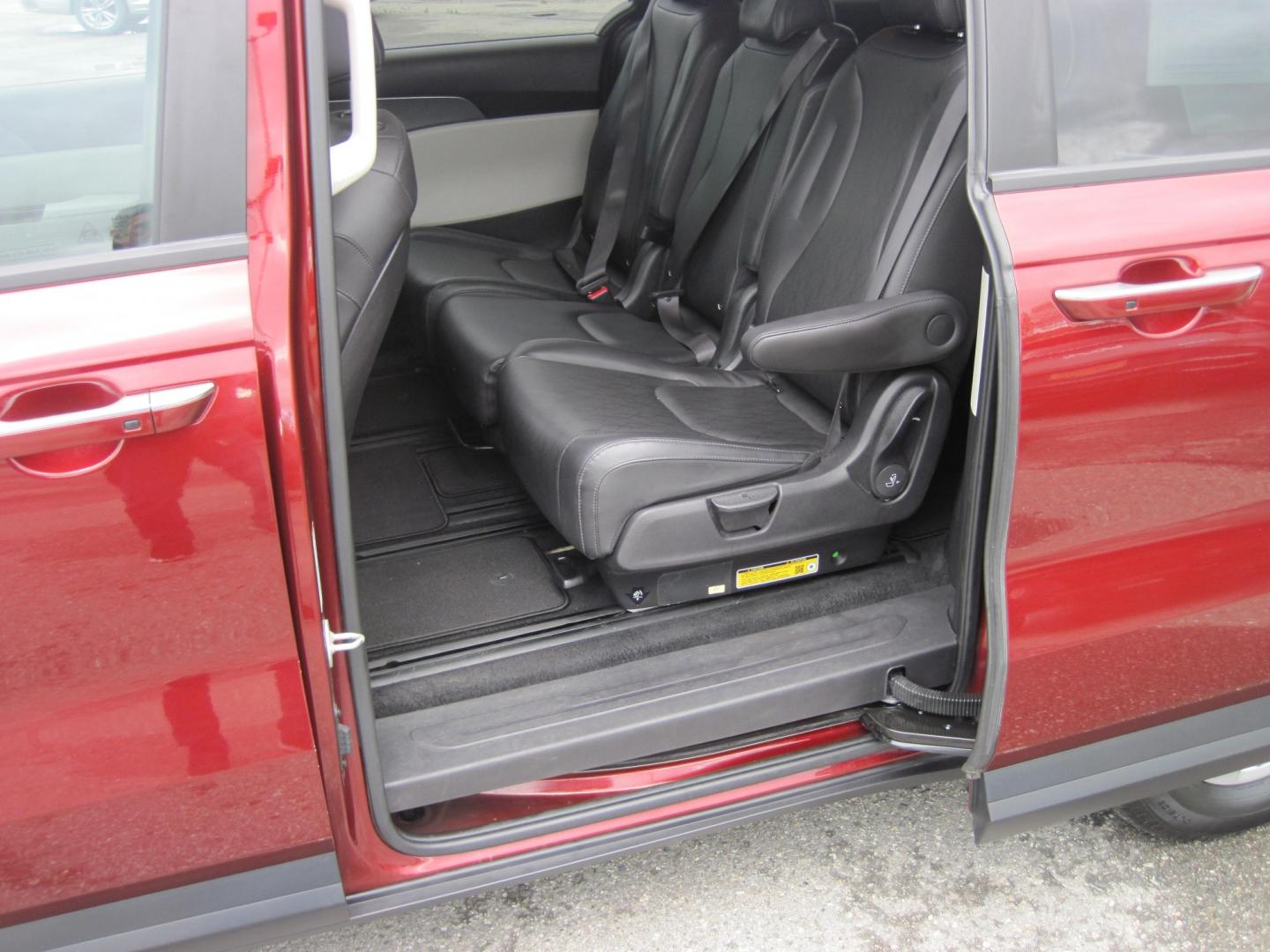 2024 RED /BLACK Kia Carnival LX Seat Package (KNDNB4H35R6) with an 3.5L V6 DOHC 24V engine, 8A transmission, located at 9530 Old Seward Highway, Anchorage, AK, 99515, (907) 349-3343, 61.134140, -149.865570- Photo#8