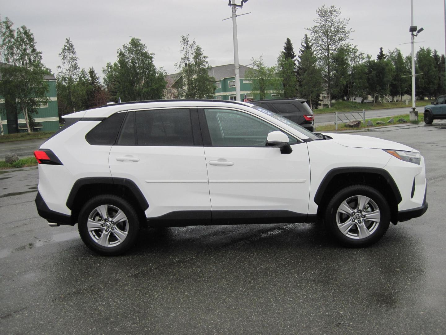 2025 white /BLACK Toyota RAV4 XLE AWD (2T3P1RFV9SC) with an 2.5L L4 DOHC 16V engine, 8A transmission, located at 9530 Old Seward Highway, Anchorage, AK, 99515, (907) 349-3343, 61.134140, -149.865570 - 2025 TOYOTA RAV4 XLE COME TAKE A TEST DRIVE- Photo#4