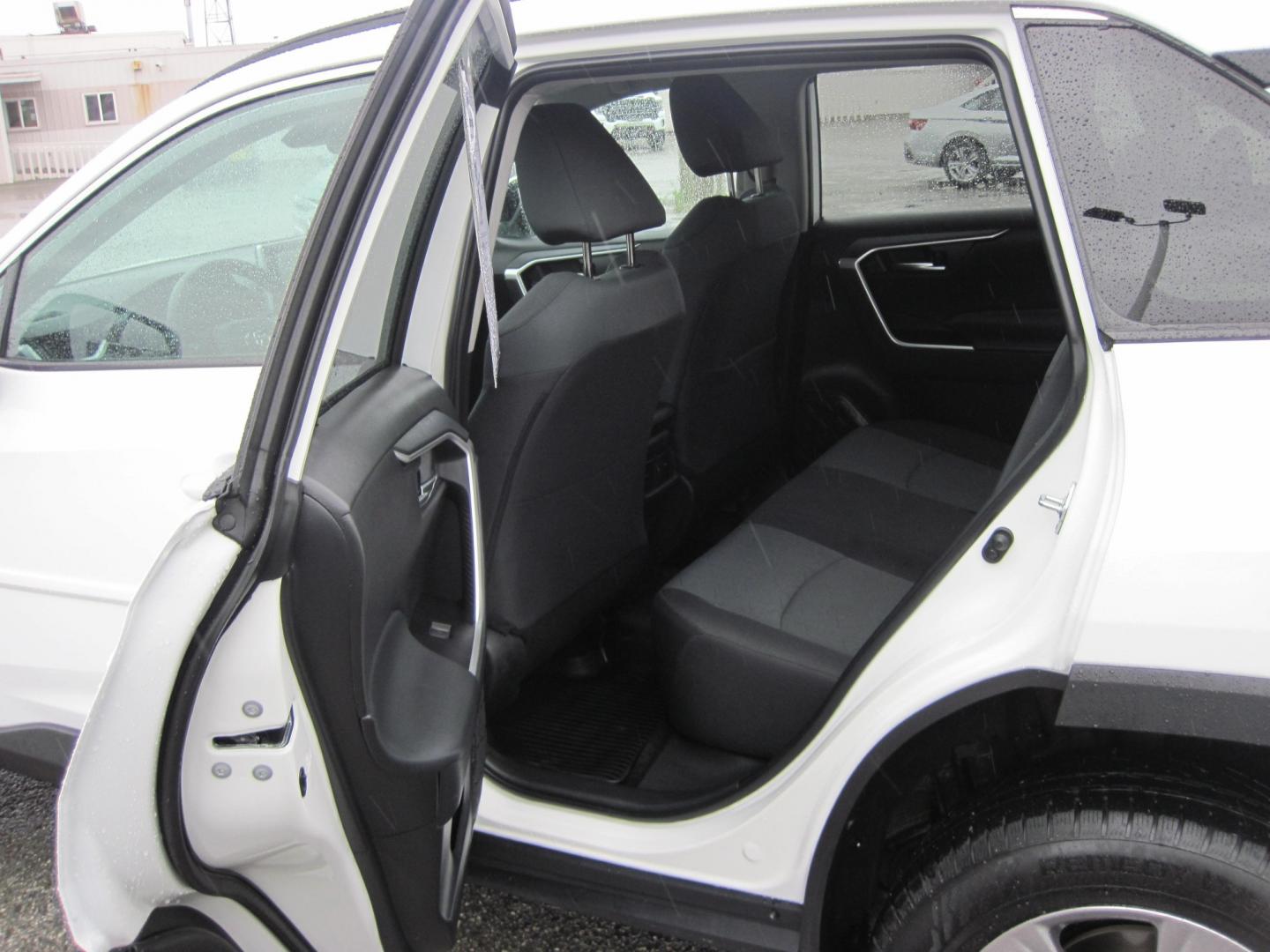 2025 white /BLACK Toyota RAV4 XLE AWD (2T3P1RFV9SC) with an 2.5L L4 DOHC 16V engine, 8A transmission, located at 9530 Old Seward Highway, Anchorage, AK, 99515, (907) 349-3343, 61.134140, -149.865570 - 2025 TOYOTA RAV4 XLE COME TAKE A TEST DRIVE- Photo#8