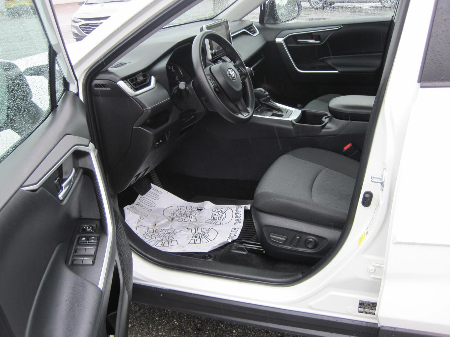 2025 white /BLACK Toyota RAV4 XLE AWD (2T3P1RFV9SC) with an 2.5L L4 DOHC 16V engine, 8A transmission, located at 9530 Old Seward Highway, Anchorage, AK, 99515, (907) 349-3343, 61.134140, -149.865570 - 2025 TOYOTA RAV4 XLE COME TAKE A TEST DRIVE- Photo#10