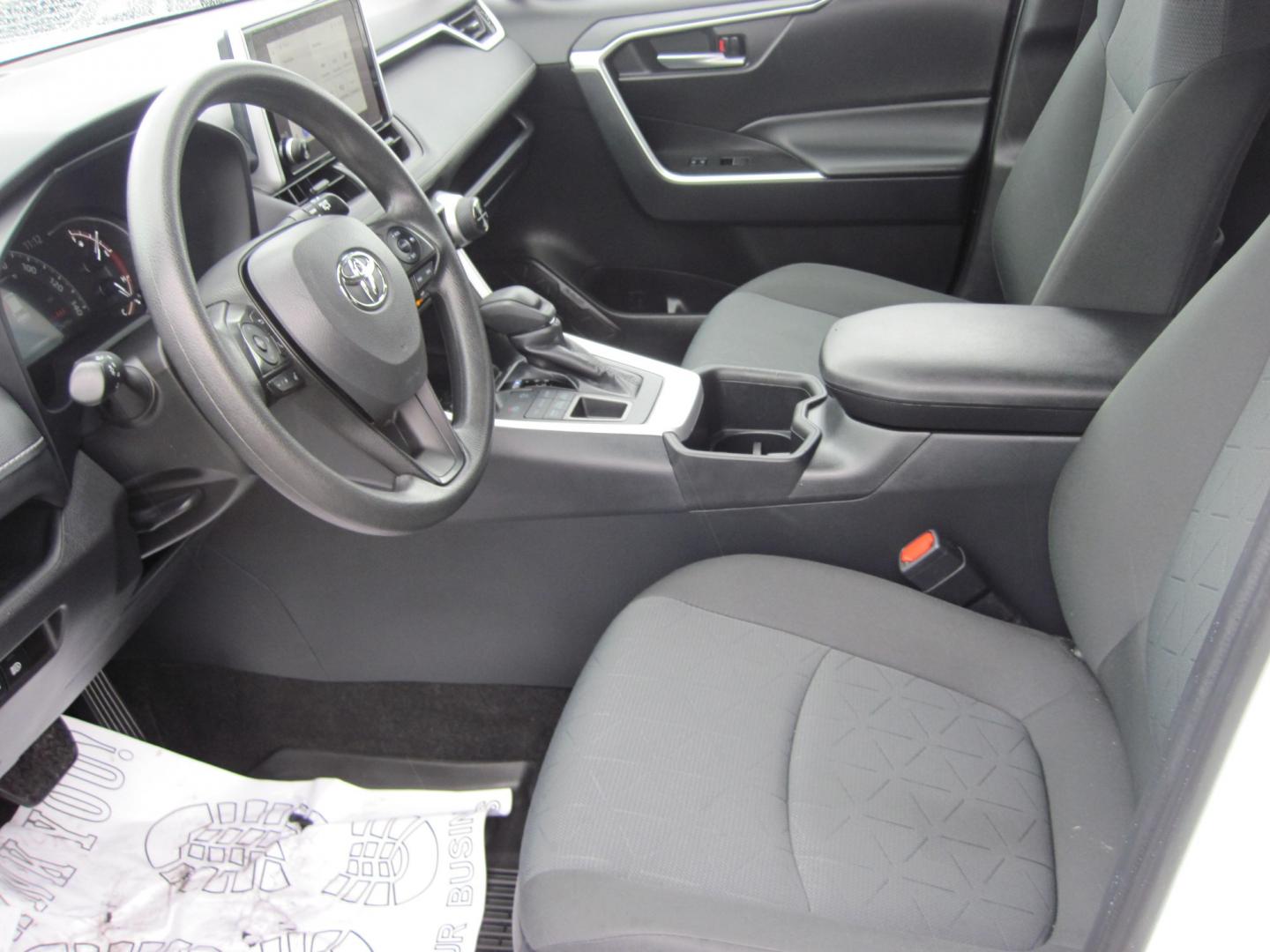 2025 white /BLACK Toyota RAV4 XLE AWD (2T3P1RFV9SC) with an 2.5L L4 DOHC 16V engine, 8A transmission, located at 9530 Old Seward Highway, Anchorage, AK, 99515, (907) 349-3343, 61.134140, -149.865570 - 2025 TOYOTA RAV4 XLE COME TAKE A TEST DRIVE- Photo#11
