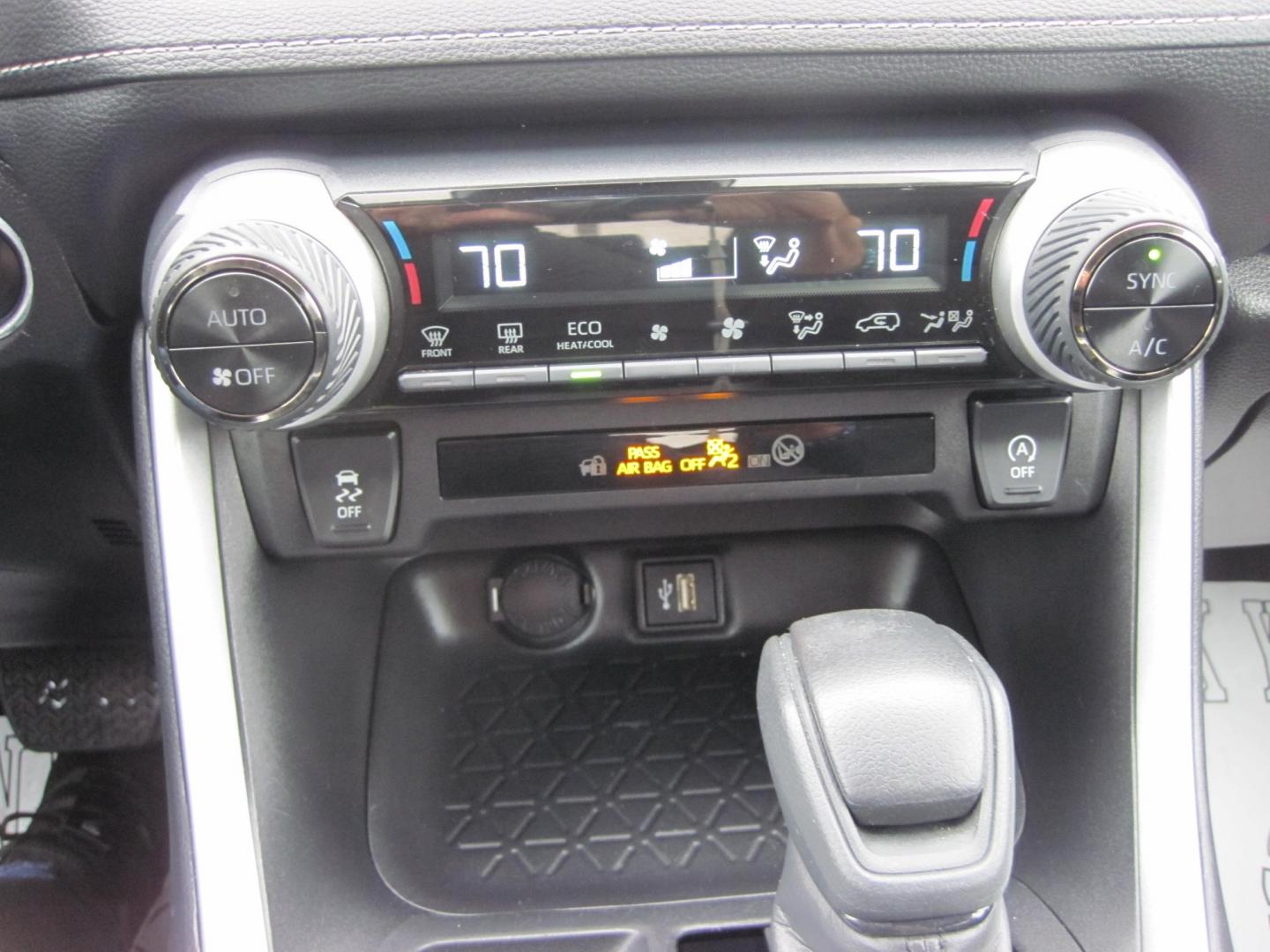 2025 white /BLACK Toyota RAV4 XLE AWD (2T3P1RFV9SC) with an 2.5L L4 DOHC 16V engine, 8A transmission, located at 9530 Old Seward Highway, Anchorage, AK, 99515, (907) 349-3343, 61.134140, -149.865570 - 2025 TOYOTA RAV4 XLE COME TAKE A TEST DRIVE- Photo#18