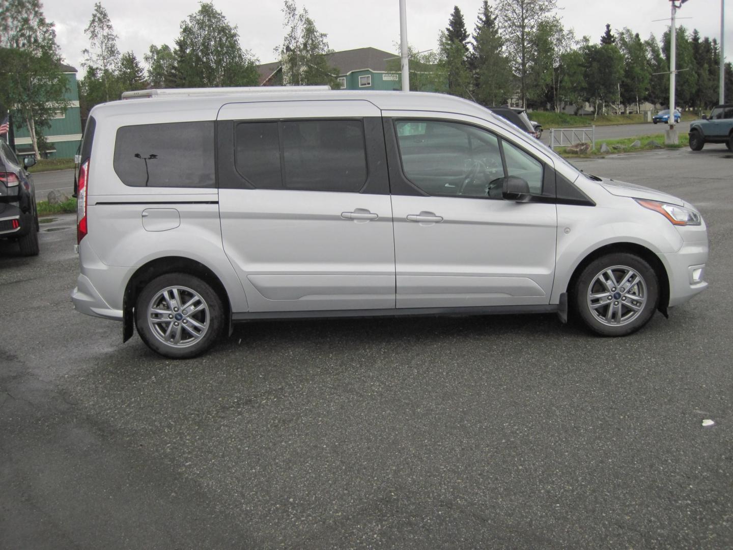 2023 silver /black Ford Transit Connect Wagon XLT (NM0GS9F20P1) with an 2.0L L4 DOHC 16V engine, AUTOMATIC transmission, located at 9530 Old Seward Highway, Anchorage, AK, 99515, (907) 349-3343, 61.134140, -149.865570- Photo#5