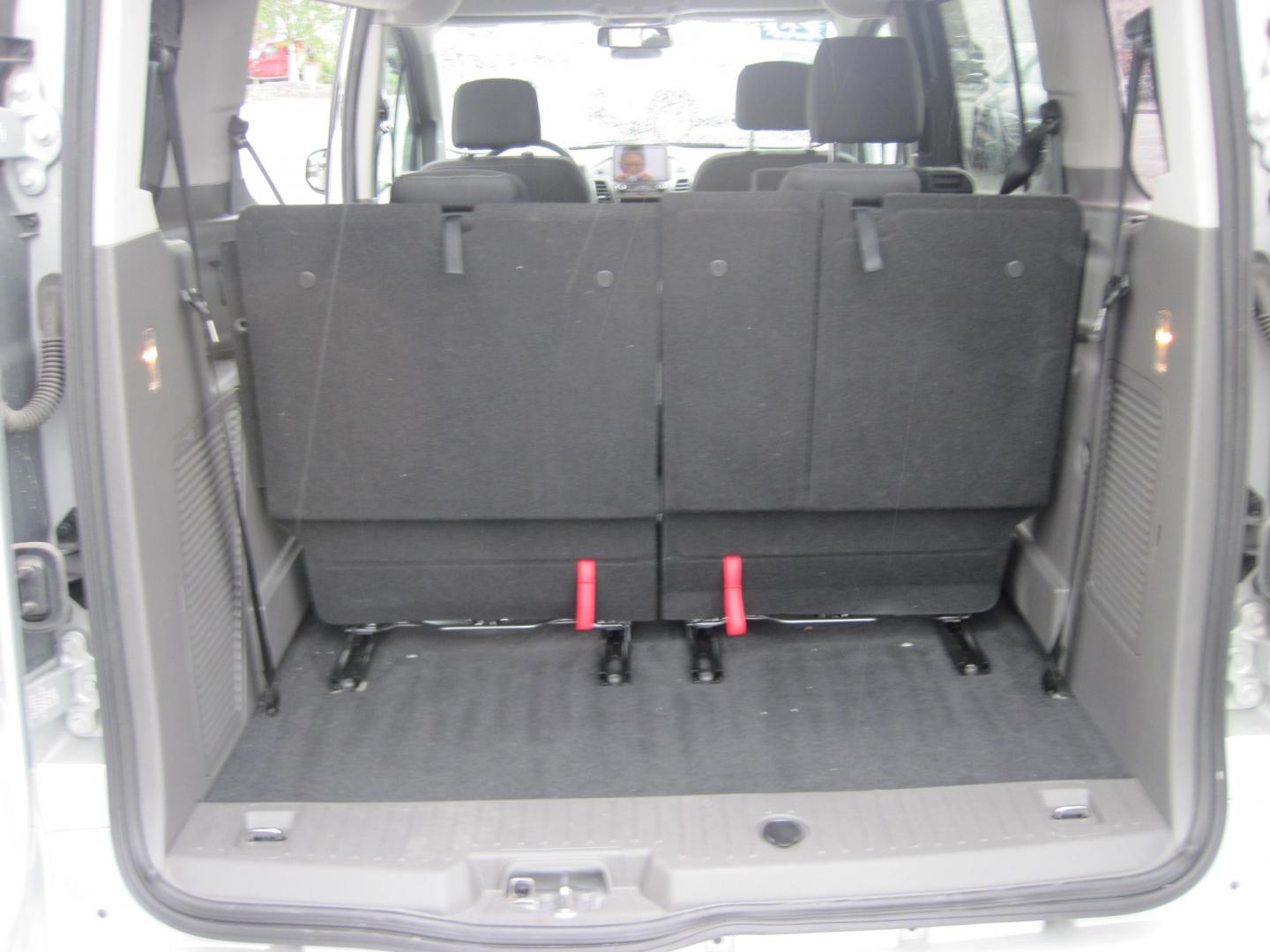 2023 silver /black Ford Transit Connect Wagon XLT (NM0GS9F20P1) with an 2.0L L4 DOHC 16V engine, AUTOMATIC transmission, located at 9530 Old Seward Highway, Anchorage, AK, 99515, (907) 349-3343, 61.134140, -149.865570- Photo#9