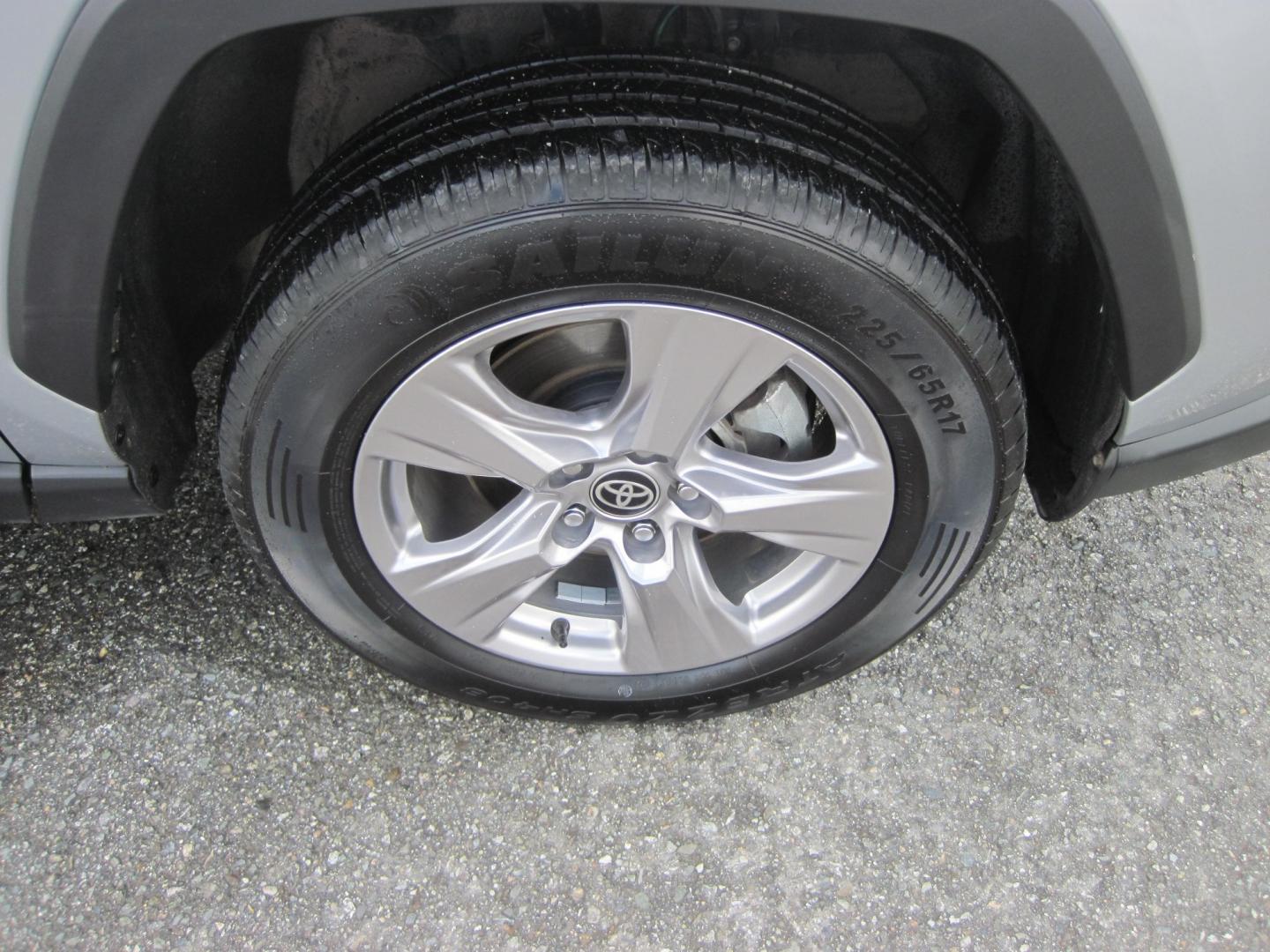 2023 silver /gray Toyota RAV4 XLE AWD (2T3P1RFV5PW) with an 2.5L L4 DOHC 16V engine, 8A transmission, located at 9530 Old Seward Highway, Anchorage, AK, 99515, (907) 349-3343, 61.134140, -149.865570- Photo#4
