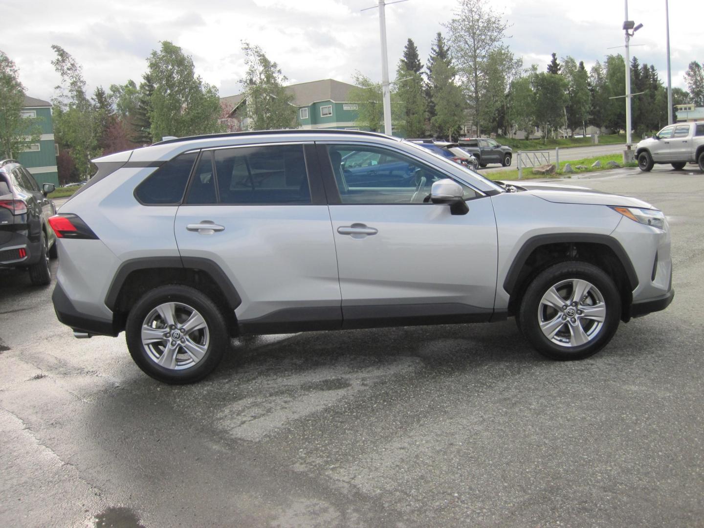 2023 silver /gray Toyota RAV4 XLE AWD (2T3P1RFV5PW) with an 2.5L L4 DOHC 16V engine, 8A transmission, located at 9530 Old Seward Highway, Anchorage, AK, 99515, (907) 349-3343, 61.134140, -149.865570- Photo#5