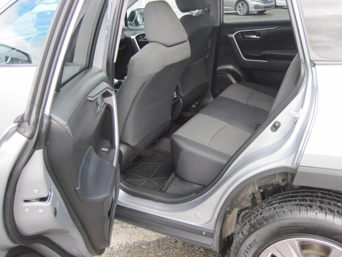 2023 silver /gray Toyota RAV4 XLE AWD (2T3P1RFV5PW) with an 2.5L L4 DOHC 16V engine, 8A transmission, located at 9530 Old Seward Highway, Anchorage, AK, 99515, (907) 349-3343, 61.134140, -149.865570- Photo#8