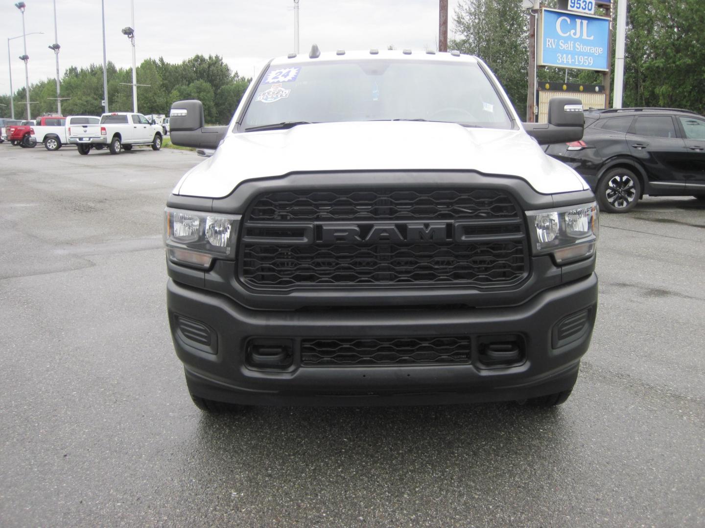 2024 white /gray RAM 2500 Tradesman Crew Cab 4WD (3C6UR5HJ2RG) with an 6.4L V8 engine, AUTOMATIC transmission, located at 9530 Old Seward Highway, Anchorage, AK, 99515, (907) 349-3343, 61.134140, -149.865570 - LOW MILES ON THIS 2024 RAM 2500 TRADESMAN- Photo#2