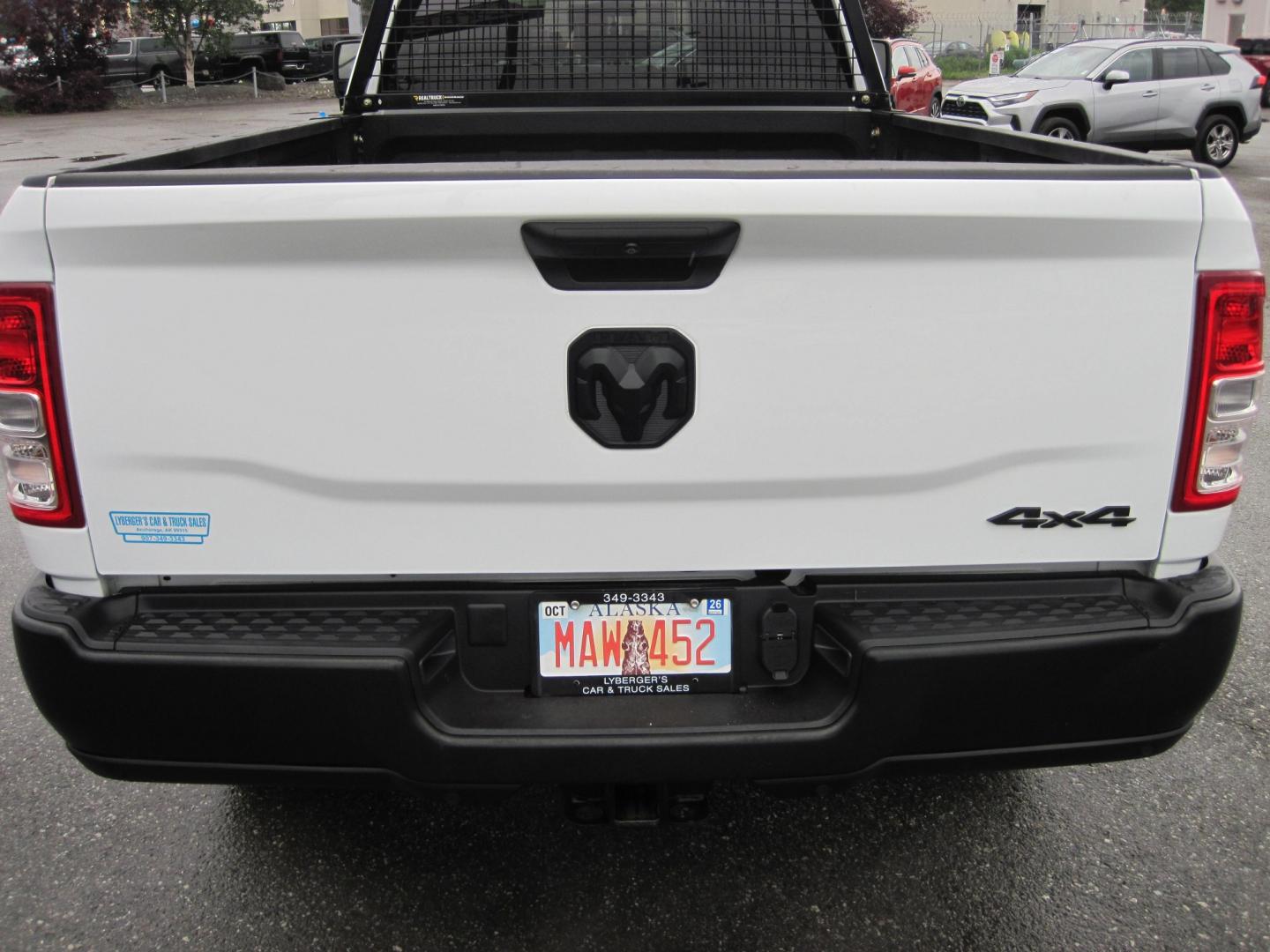 2024 white /gray RAM 2500 Tradesman Crew Cab 4WD (3C6UR5HJ2RG) with an 6.4L V8 engine, AUTOMATIC transmission, located at 9530 Old Seward Highway, Anchorage, AK, 99515, (907) 349-3343, 61.134140, -149.865570 - LOW MILES ON THIS 2024 RAM 2500 TRADESMAN- Photo#5