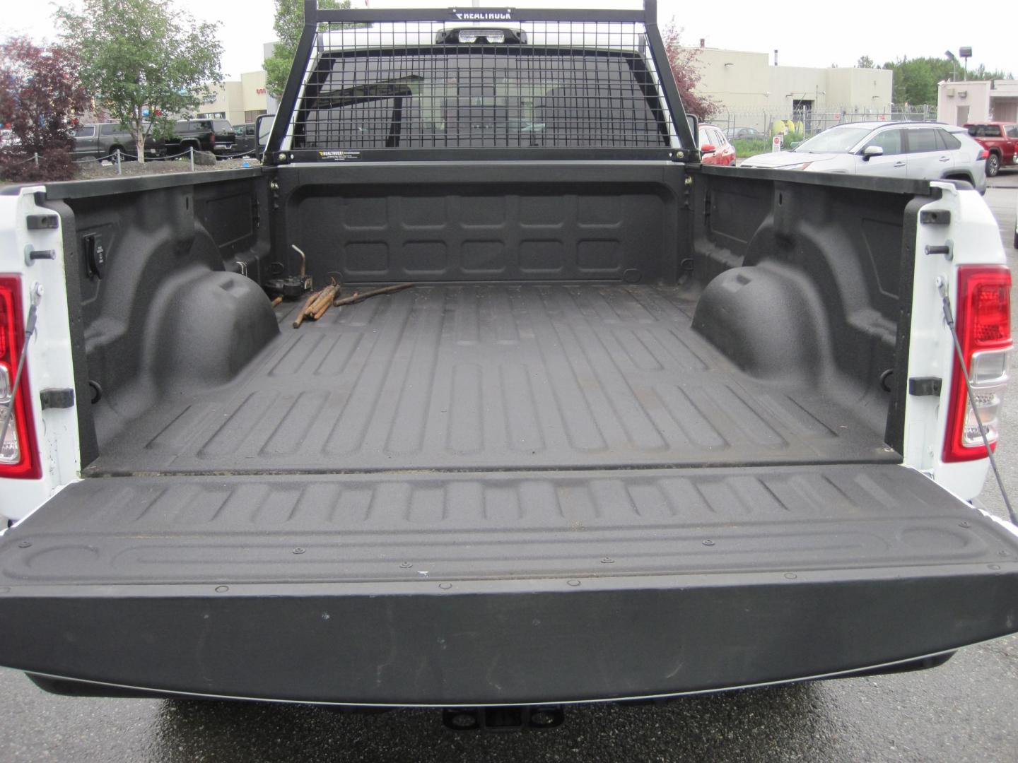 2024 white /gray RAM 2500 Tradesman Crew Cab 4WD (3C6UR5HJ2RG) with an 6.4L V8 engine, AUTOMATIC transmission, located at 9530 Old Seward Highway, Anchorage, AK, 99515, (907) 349-3343, 61.134140, -149.865570 - LOW MILES ON THIS 2024 RAM 2500 TRADESMAN- Photo#6