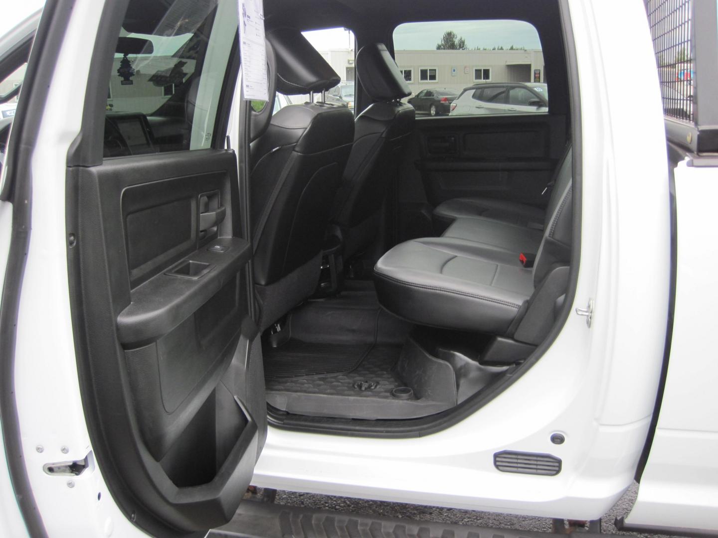 2024 white /gray RAM 2500 Tradesman Crew Cab 4WD (3C6UR5HJ2RG) with an 6.4L V8 engine, AUTOMATIC transmission, located at 9530 Old Seward Highway, Anchorage, AK, 99515, (907) 349-3343, 61.134140, -149.865570 - LOW MILES ON THIS 2024 RAM 2500 TRADESMAN- Photo#9