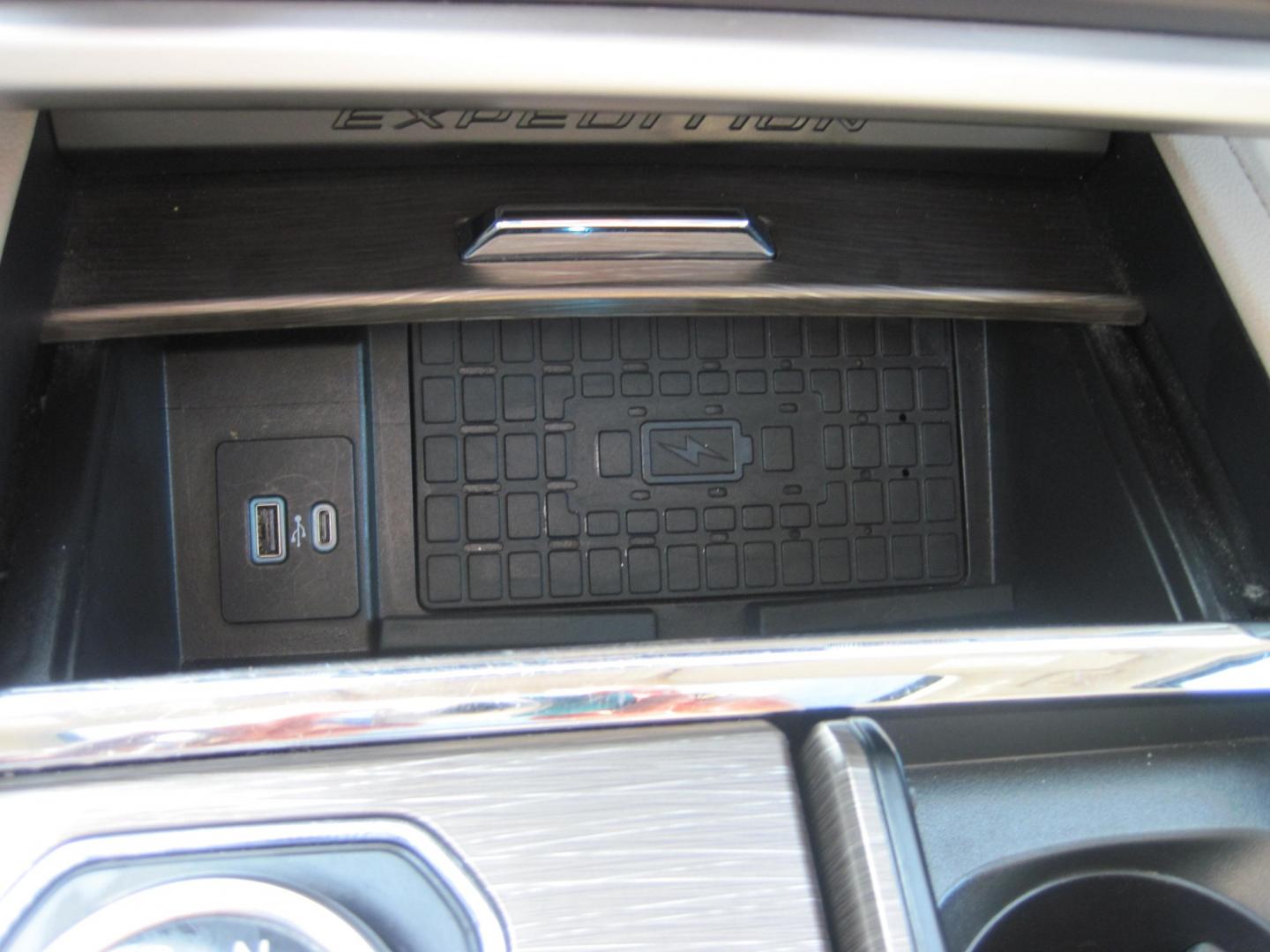 2024 blue /black Ford Expedition MAX Limited 4WD (1FMJK2A81RE) with an 3.5L V6 DOHC 24V FFV engine, 6A transmission, located at 9530 Old Seward Highway, Anchorage, AK, 99515, (907) 349-3343, 61.134140, -149.865570 - Nice 2024 Expedition Max Limited come take a test drive- Photo#26