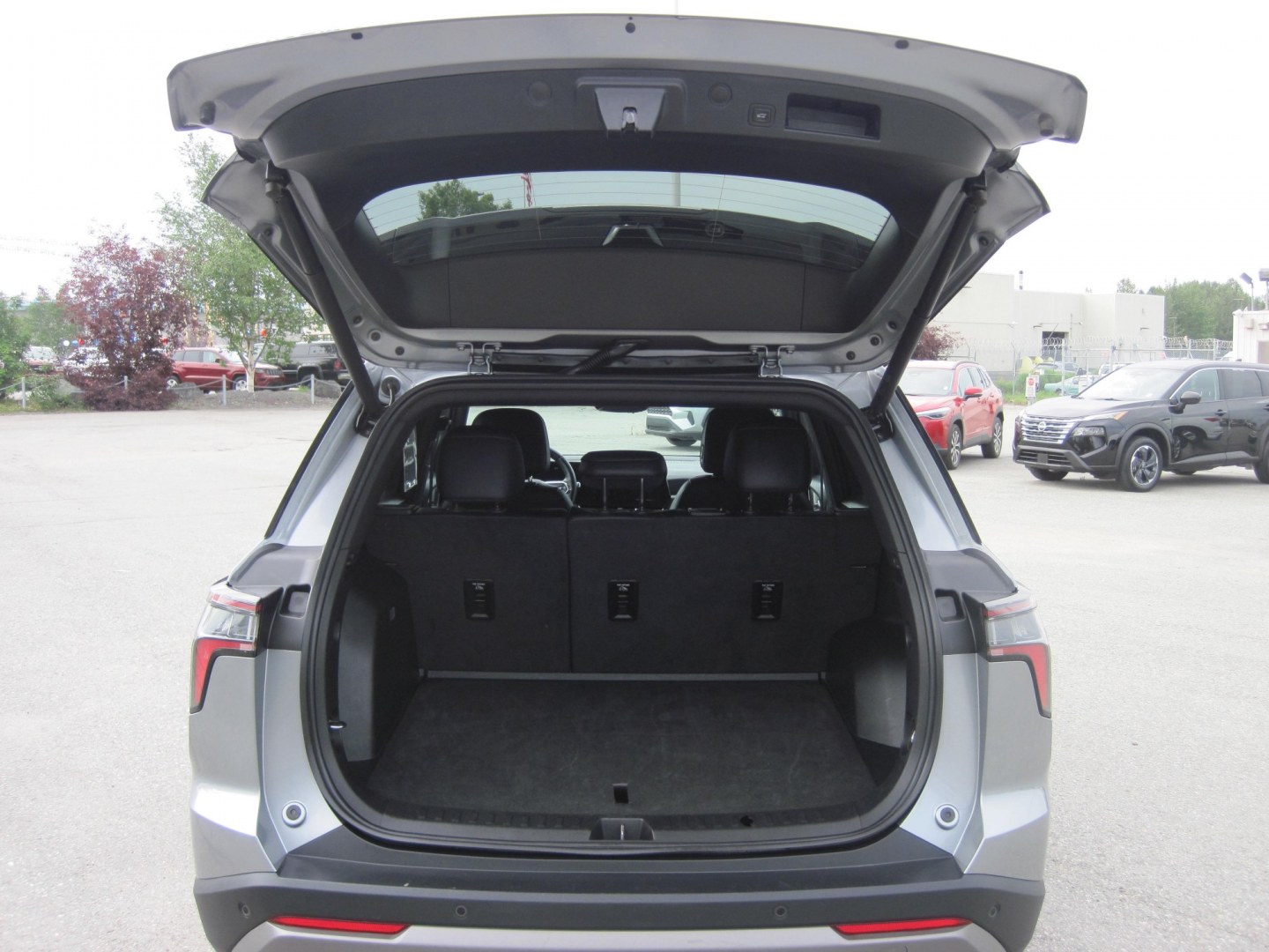 2025 gray /black Chevrolet Equinox 1LT AWD (3GNAXPEG8SL) with an 1.5L L4 DOHC 16V TURBO engine, 6A transmission, located at 9530 Old Seward Highway, Anchorage, AK, 99515, (907) 349-3343, 61.134140, -149.865570 - Nice 2025 Chevrolet Equinox LT come take a test drive- Photo#4