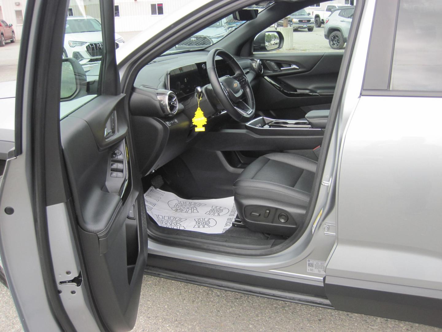 2025 gray /black Chevrolet Equinox 1LT AWD (3GNAXPEG8SL) with an 1.5L L4 DOHC 16V TURBO engine, 6A transmission, located at 9530 Old Seward Highway, Anchorage, AK, 99515, (907) 349-3343, 61.134140, -149.865570 - Nice 2025 Chevrolet Equinox LT come take a test drive- Photo#11