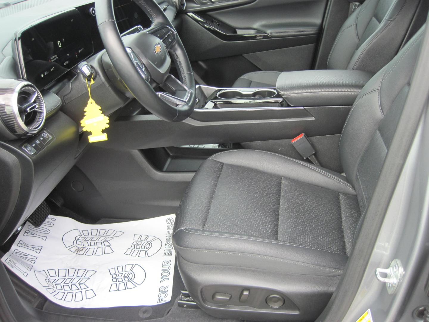2025 gray /black Chevrolet Equinox 1LT AWD (3GNAXPEG8SL) with an 1.5L L4 DOHC 16V TURBO engine, 6A transmission, located at 9530 Old Seward Highway, Anchorage, AK, 99515, (907) 349-3343, 61.134140, -149.865570 - Nice 2025 Chevrolet Equinox LT come take a test drive- Photo#12