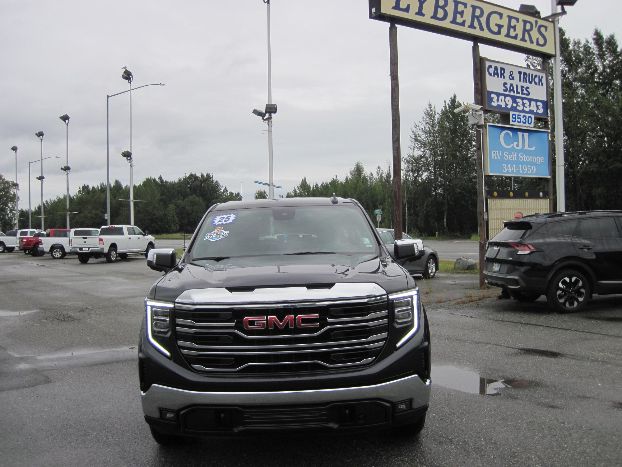 photo of 2025 GMC Sierra 1500 SLT Crew Cab 4WD