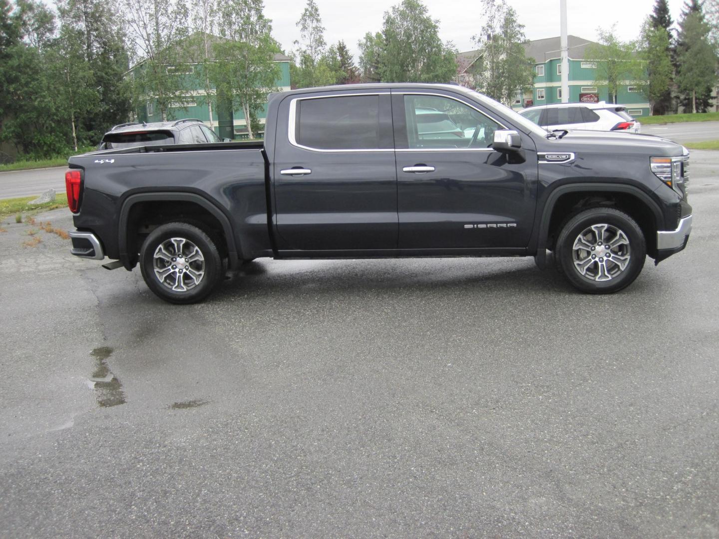 2025 gray /black GMC Sierra 1500 SLT Crew Cab 4WD (1GTUUDED8SZ) with an 5.3L V8 OHV 16V engine, AUTOMATIC transmission, located at 9530 Old Seward Highway, Anchorage, AK, 99515, (907) 349-3343, 61.134140, -149.865570 - Nice 2025 GMC Sierra 1500 crew cab come take a test drive- Photo#4