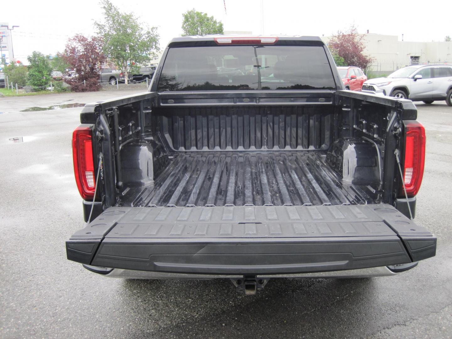2025 gray /black GMC Sierra 1500 SLT Crew Cab 4WD (1GTUUDED8SZ) with an 5.3L V8 OHV 16V engine, AUTOMATIC transmission, located at 9530 Old Seward Highway, Anchorage, AK, 99515, (907) 349-3343, 61.134140, -149.865570 - Nice 2025 GMC Sierra 1500 crew cab come take a test drive- Photo#6