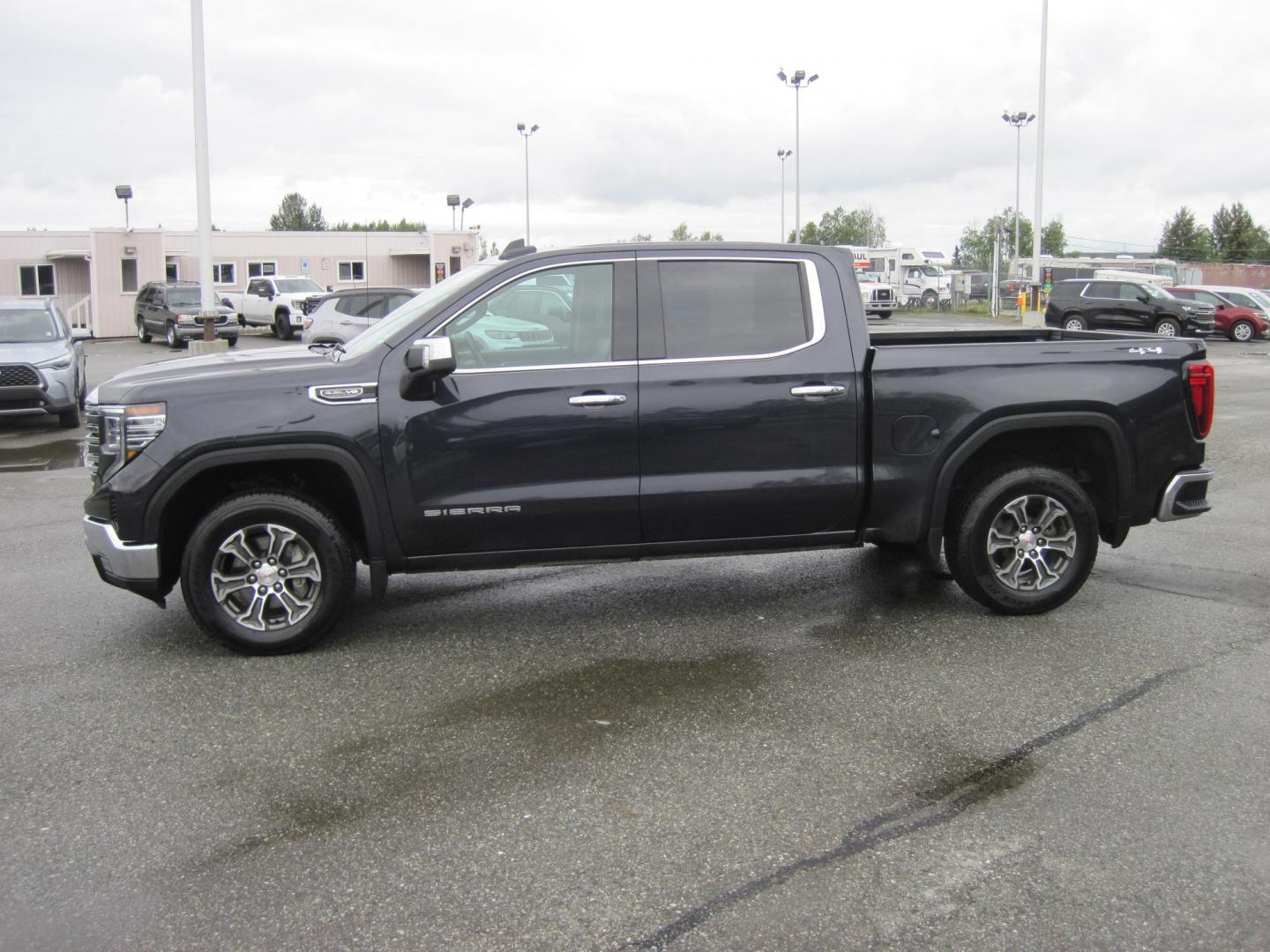 2025 gray /black GMC Sierra 1500 SLT Crew Cab 4WD (1GTUUDED8SZ) with an 5.3L V8 OHV 16V engine, AUTOMATIC transmission, located at 9530 Old Seward Highway, Anchorage, AK, 99515, (907) 349-3343, 61.134140, -149.865570 - Nice 2025 GMC Sierra 1500 crew cab come take a test drive- Photo#7