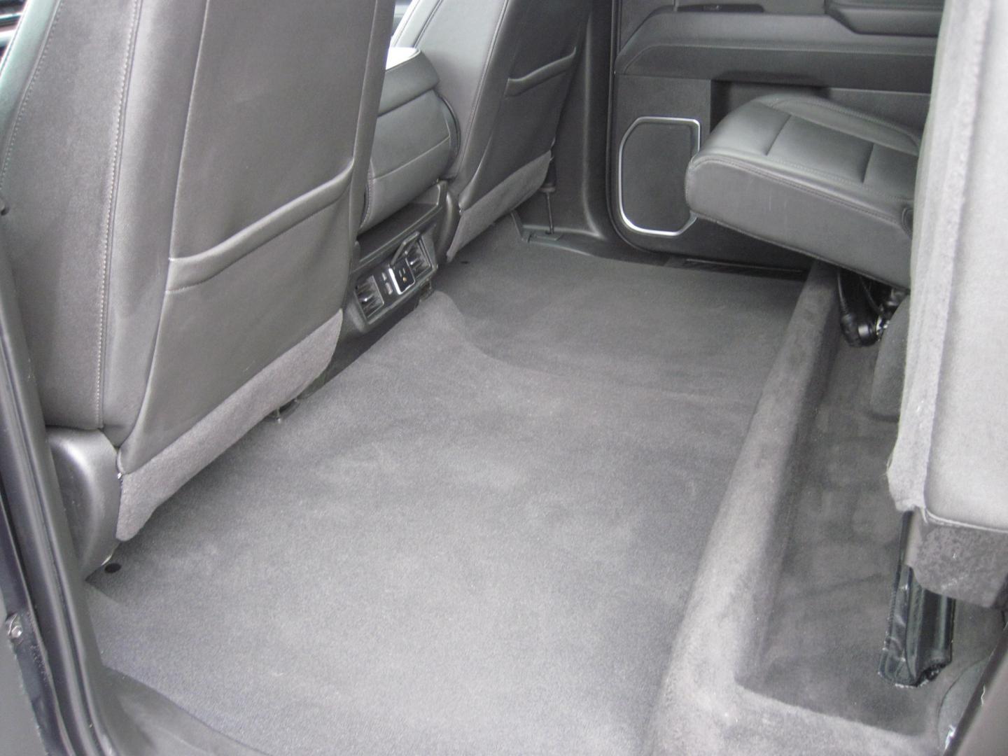 2025 gray /black GMC Sierra 1500 SLT Crew Cab 4WD (1GTUUDED8SZ) with an 5.3L V8 OHV 16V engine, AUTOMATIC transmission, located at 9530 Old Seward Highway, Anchorage, AK, 99515, (907) 349-3343, 61.134140, -149.865570 - Nice 2025 GMC Sierra 1500 crew cab come take a test drive- Photo#9