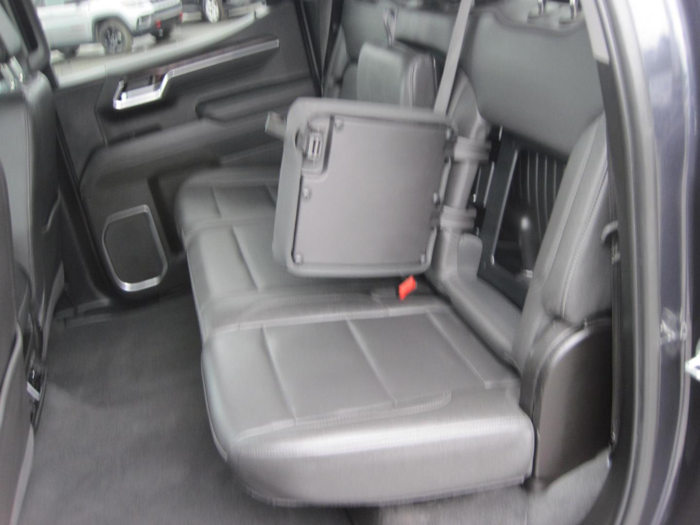 2025 gray /black GMC Sierra 1500 SLT Crew Cab 4WD (1GTUUDED8SZ) with an 5.3L V8 OHV 16V engine, AUTOMATIC transmission, located at 9530 Old Seward Highway, Anchorage, AK, 99515, (907) 349-3343, 61.134140, -149.865570 - Nice 2025 GMC Sierra 1500 crew cab come take a test drive- Photo#10