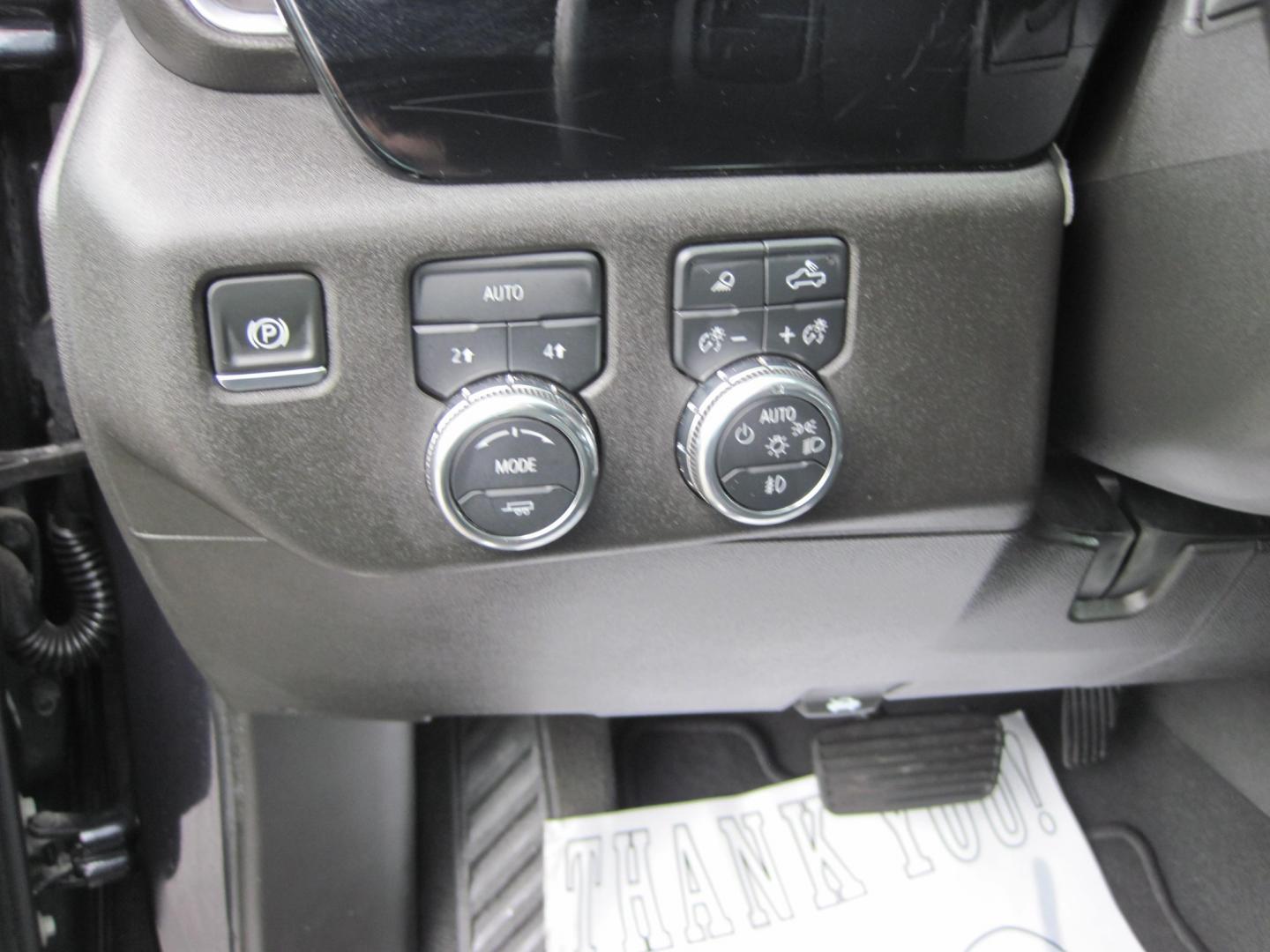 2025 gray /black GMC Sierra 1500 SLT Crew Cab 4WD (1GTUUDED8SZ) with an 5.3L V8 OHV 16V engine, AUTOMATIC transmission, located at 9530 Old Seward Highway, Anchorage, AK, 99515, (907) 349-3343, 61.134140, -149.865570 - Nice 2025 GMC Sierra 1500 crew cab come take a test drive- Photo#14