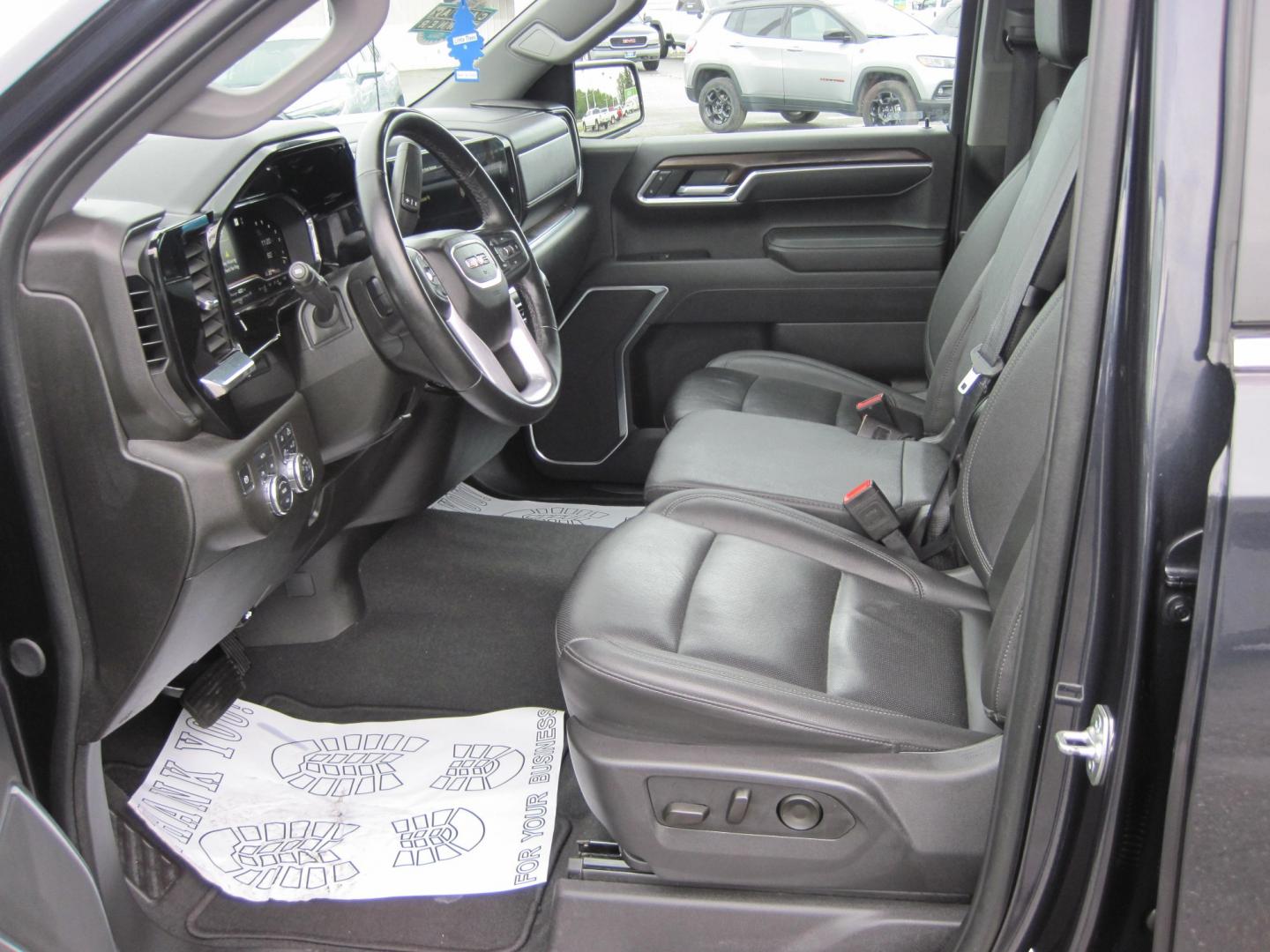 2025 gray /black GMC Sierra 1500 SLT Crew Cab 4WD (1GTUUDED8SZ) with an 5.3L V8 OHV 16V engine, AUTOMATIC transmission, located at 9530 Old Seward Highway, Anchorage, AK, 99515, (907) 349-3343, 61.134140, -149.865570 - Nice 2025 GMC Sierra 1500 crew cab come take a test drive- Photo#12