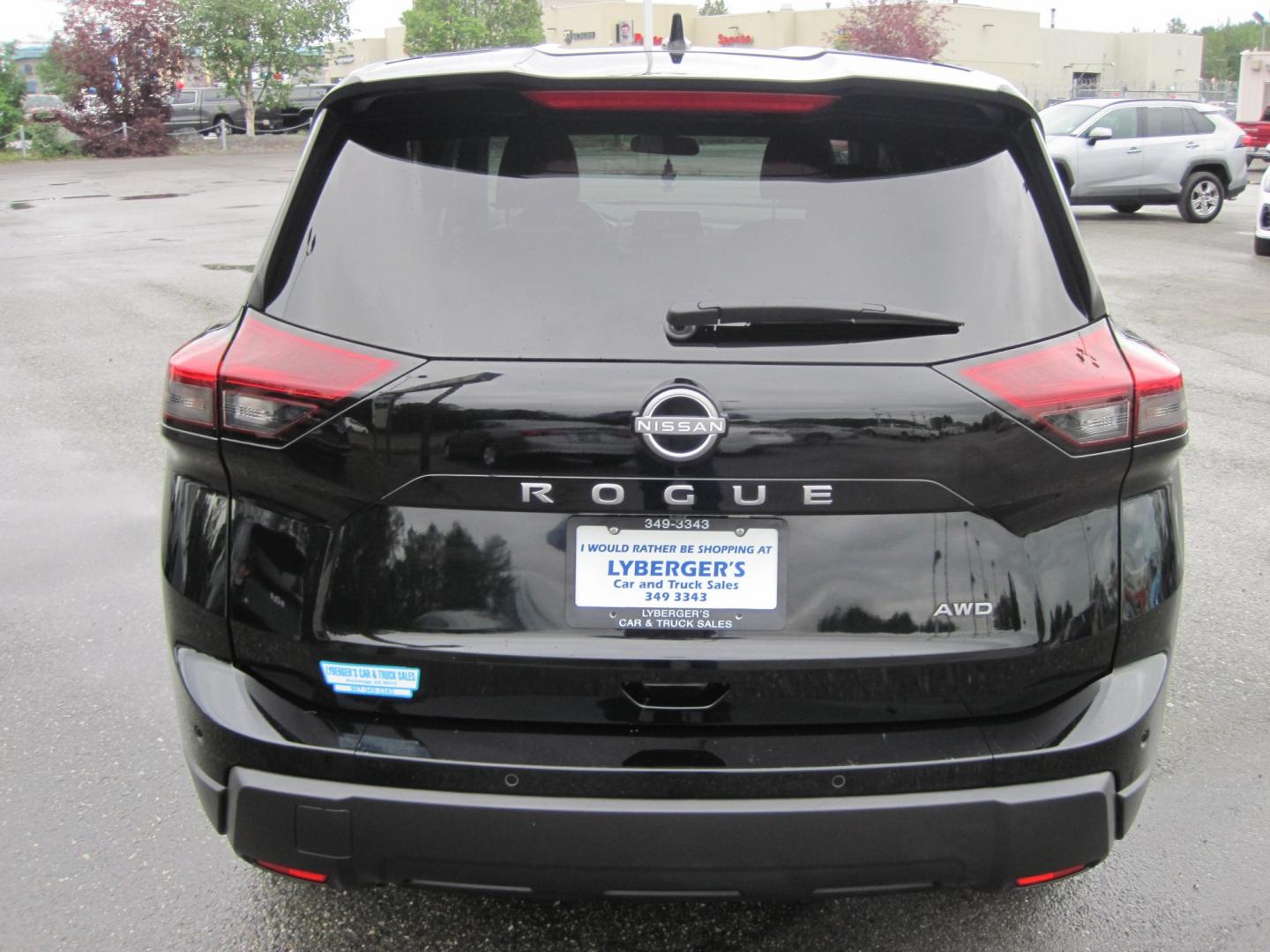 2025 black /black Nissan Rogue SV AWD (5N1BT3BB6SC) with an 2.5L L4 DOHC 16V engine, CVT transmission, located at 9530 Old Seward Highway, Anchorage, AK, 99515, (907) 349-3343, 61.134140, -149.865570- Photo#5