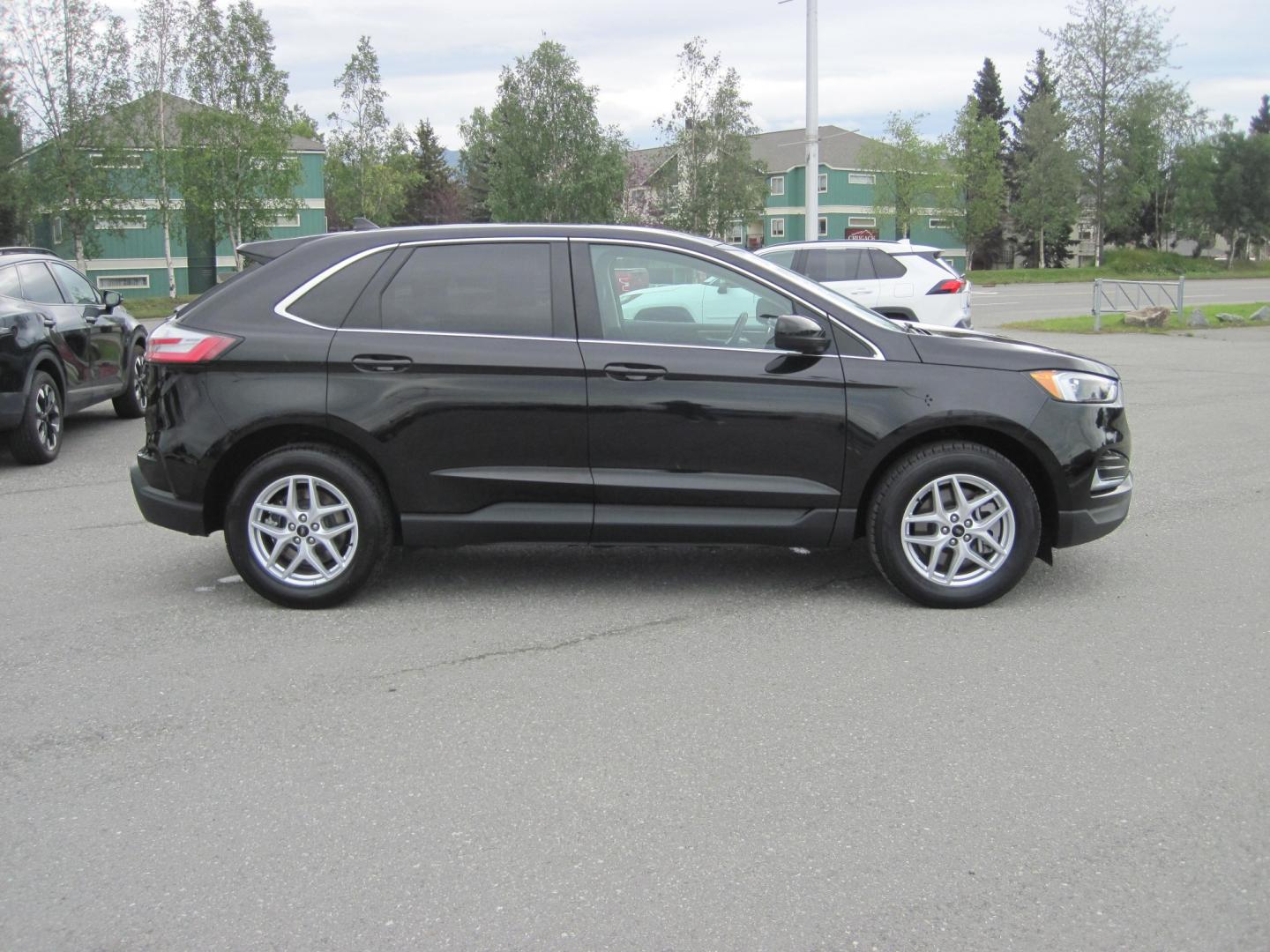 2024 black /black Ford Edge SEL (2FMPK4J9XRB) with an 2.0L L4 DOHC 16V engine, 6A transmission, located at 9530 Old Seward Highway, Anchorage, AK, 99515, (907) 349-3343, 61.134140, -149.865570 - Nice 2024 Edge SEL AWD come take a test drive- Photo#2