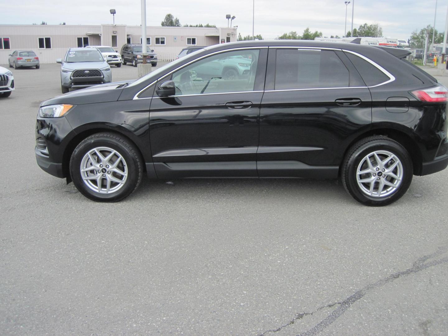 2024 black /black Ford Edge SEL (2FMPK4J9XRB) with an 2.0L L4 DOHC 16V engine, 6A transmission, located at 9530 Old Seward Highway, Anchorage, AK, 99515, (907) 349-3343, 61.134140, -149.865570 - Nice 2024 Edge SEL AWD come take a test drive- Photo#4