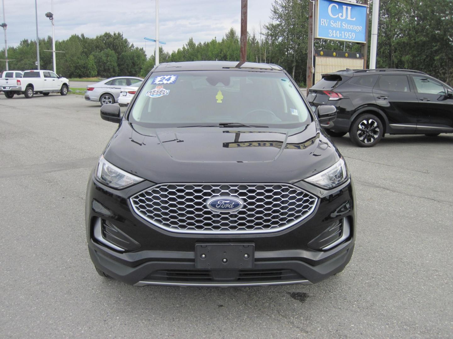 2024 black /black Ford Edge SEL (2FMPK4J9XRB) with an 2.0L L4 DOHC 16V engine, 6A transmission, located at 9530 Old Seward Highway, Anchorage, AK, 99515, (907) 349-3343, 61.134140, -149.865570 - Nice 2024 Edge SEL AWD come take a test drive- Photo#5