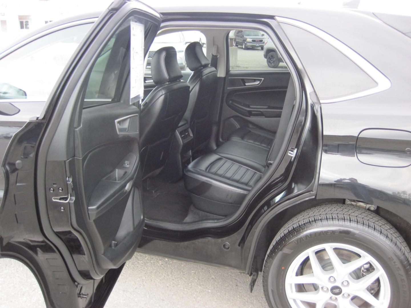 2024 black /black Ford Edge SEL (2FMPK4J9XRB) with an 2.0L L4 DOHC 16V engine, 6A transmission, located at 9530 Old Seward Highway, Anchorage, AK, 99515, (907) 349-3343, 61.134140, -149.865570 - Nice 2024 Edge SEL AWD come take a test drive- Photo#9
