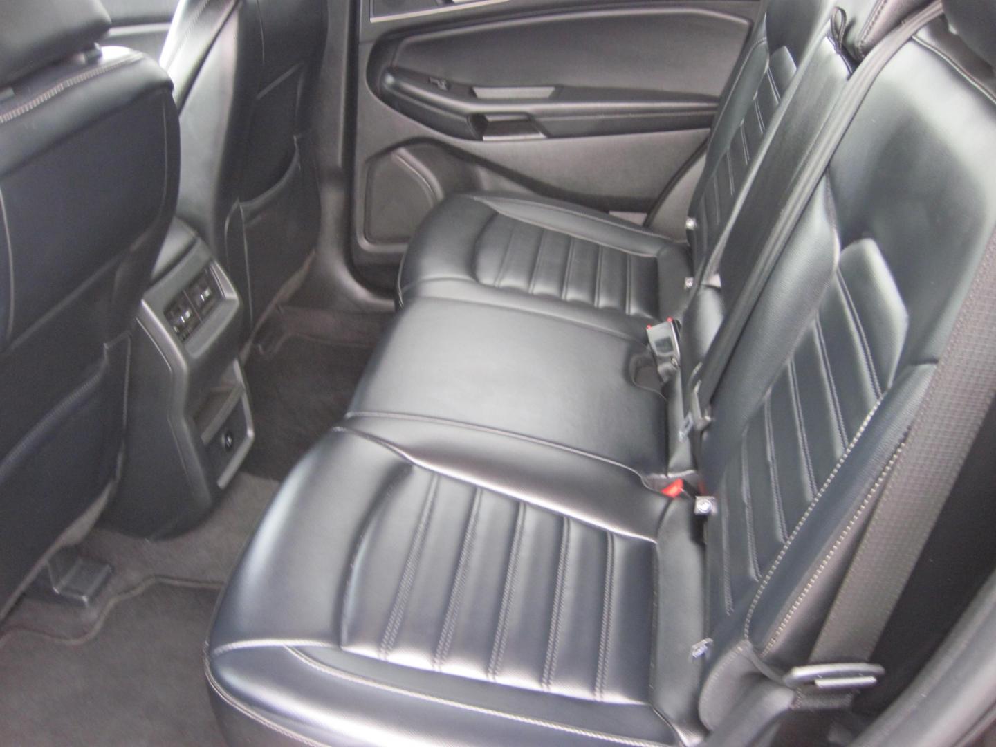 2024 black /black Ford Edge SEL (2FMPK4J9XRB) with an 2.0L L4 DOHC 16V engine, 6A transmission, located at 9530 Old Seward Highway, Anchorage, AK, 99515, (907) 349-3343, 61.134140, -149.865570 - Nice 2024 Edge SEL AWD come take a test drive- Photo#10
