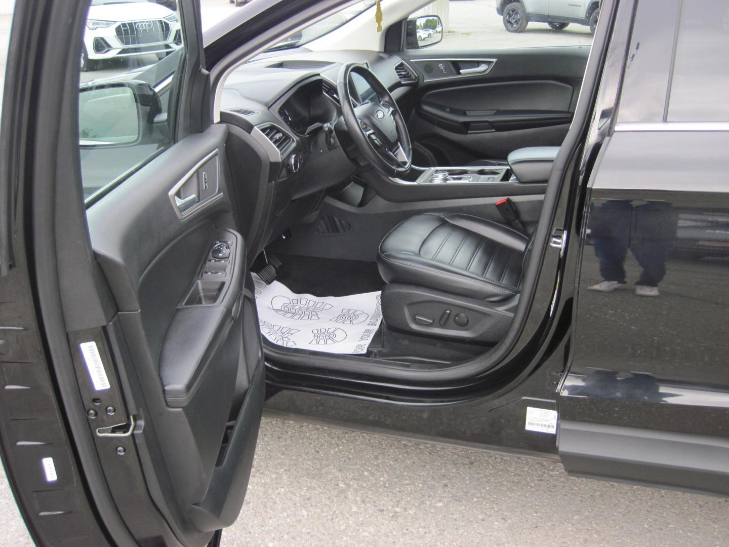 2024 black /black Ford Edge SEL (2FMPK4J9XRB) with an 2.0L L4 DOHC 16V engine, 6A transmission, located at 9530 Old Seward Highway, Anchorage, AK, 99515, (907) 349-3343, 61.134140, -149.865570 - Nice 2024 Edge SEL AWD come take a test drive- Photo#11