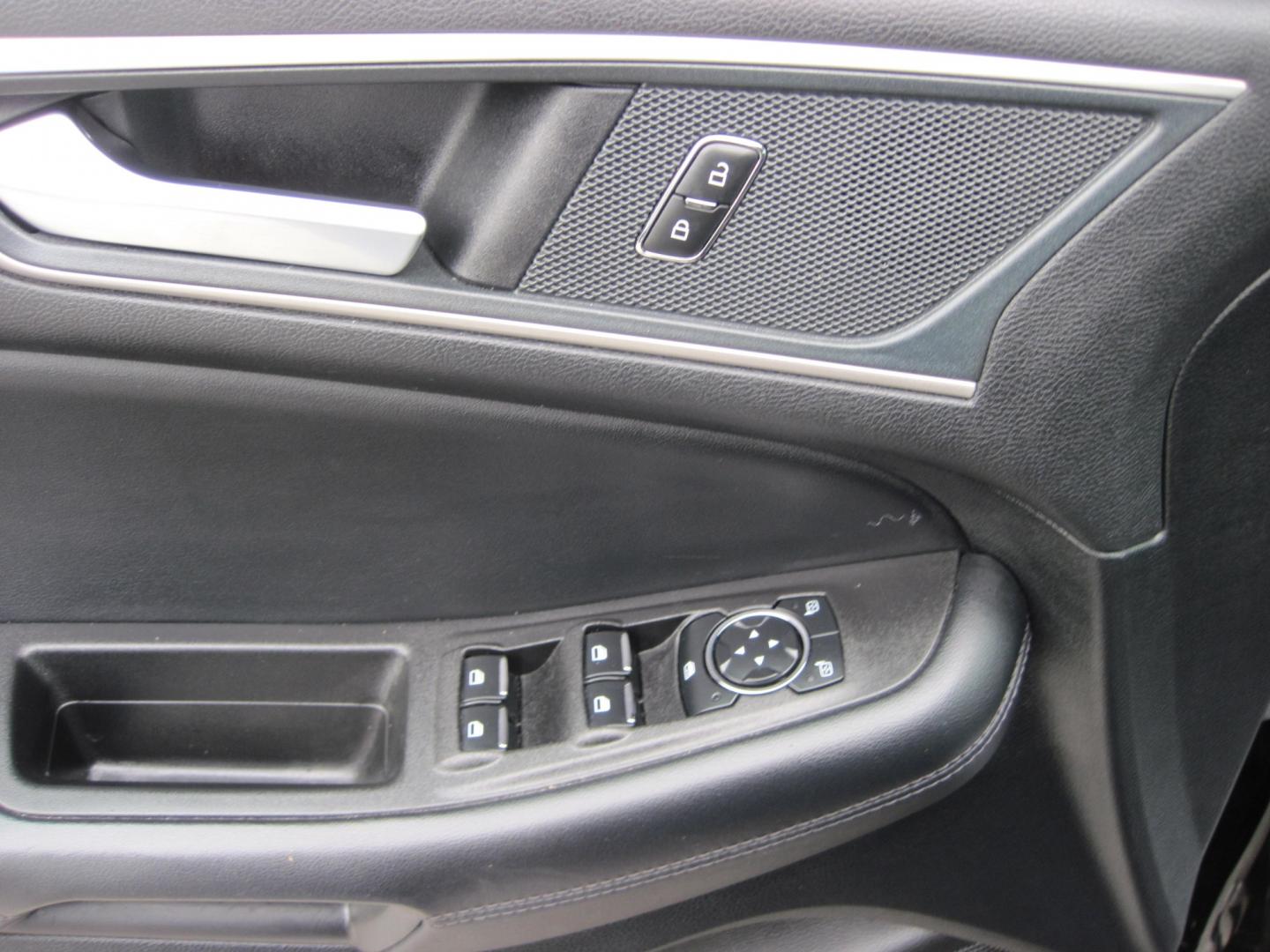 2024 black /black Ford Edge SEL (2FMPK4J9XRB) with an 2.0L L4 DOHC 16V engine, 6A transmission, located at 9530 Old Seward Highway, Anchorage, AK, 99515, (907) 349-3343, 61.134140, -149.865570 - Nice 2024 Edge SEL AWD come take a test drive- Photo#13