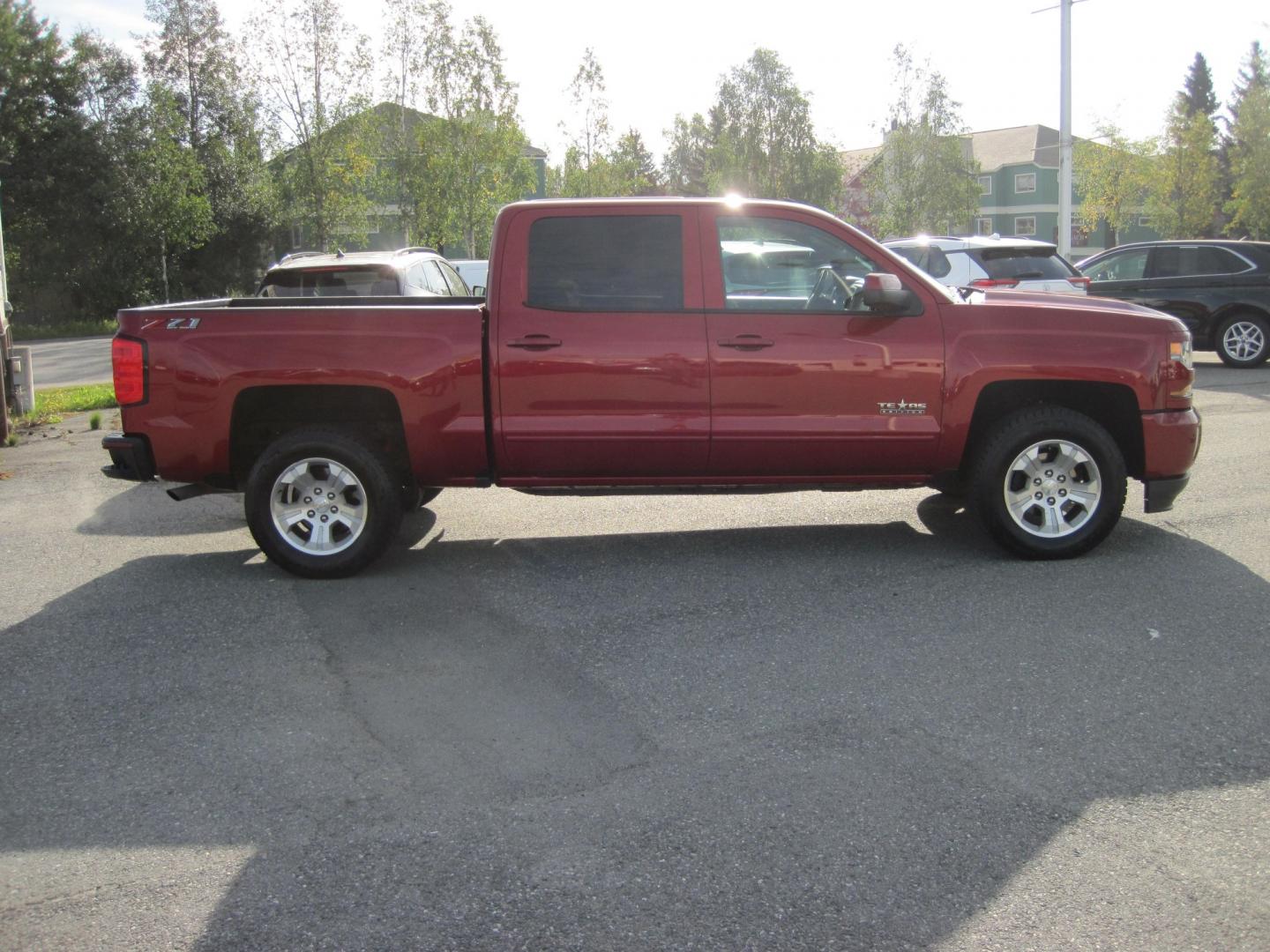 2018 RED /gray Chevrolet Silverado 1500 LT Crew Cab 4WD (3GCUKREC4JG) with an 5.3L V8 OHV 16V engine, 6A transmission, located at 9530 Old Seward Highway, Anchorage, AK, 99515, (907) 349-3343, 61.134140, -149.865570 - Low Miles on this 2018 Chevrolet Silverado Z71 Lt come take a test drive- Photo#3