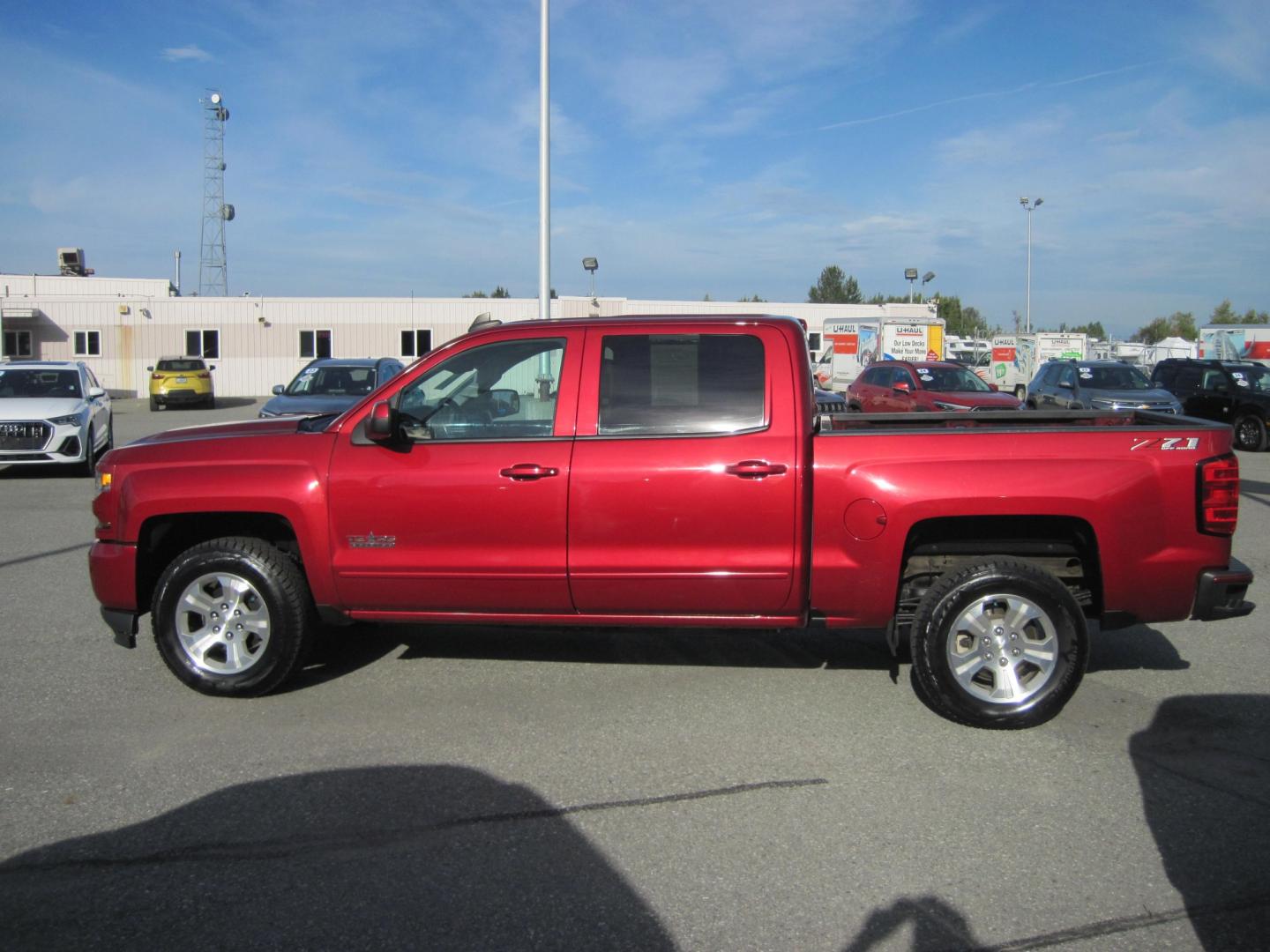 2018 RED /gray Chevrolet Silverado 1500 LT Crew Cab 4WD (3GCUKREC4JG) with an 5.3L V8 OHV 16V engine, 6A transmission, located at 9530 Old Seward Highway, Anchorage, AK, 99515, (907) 349-3343, 61.134140, -149.865570 - Low Miles on this 2018 Chevrolet Silverado Z71 Lt come take a test drive- Photo#6
