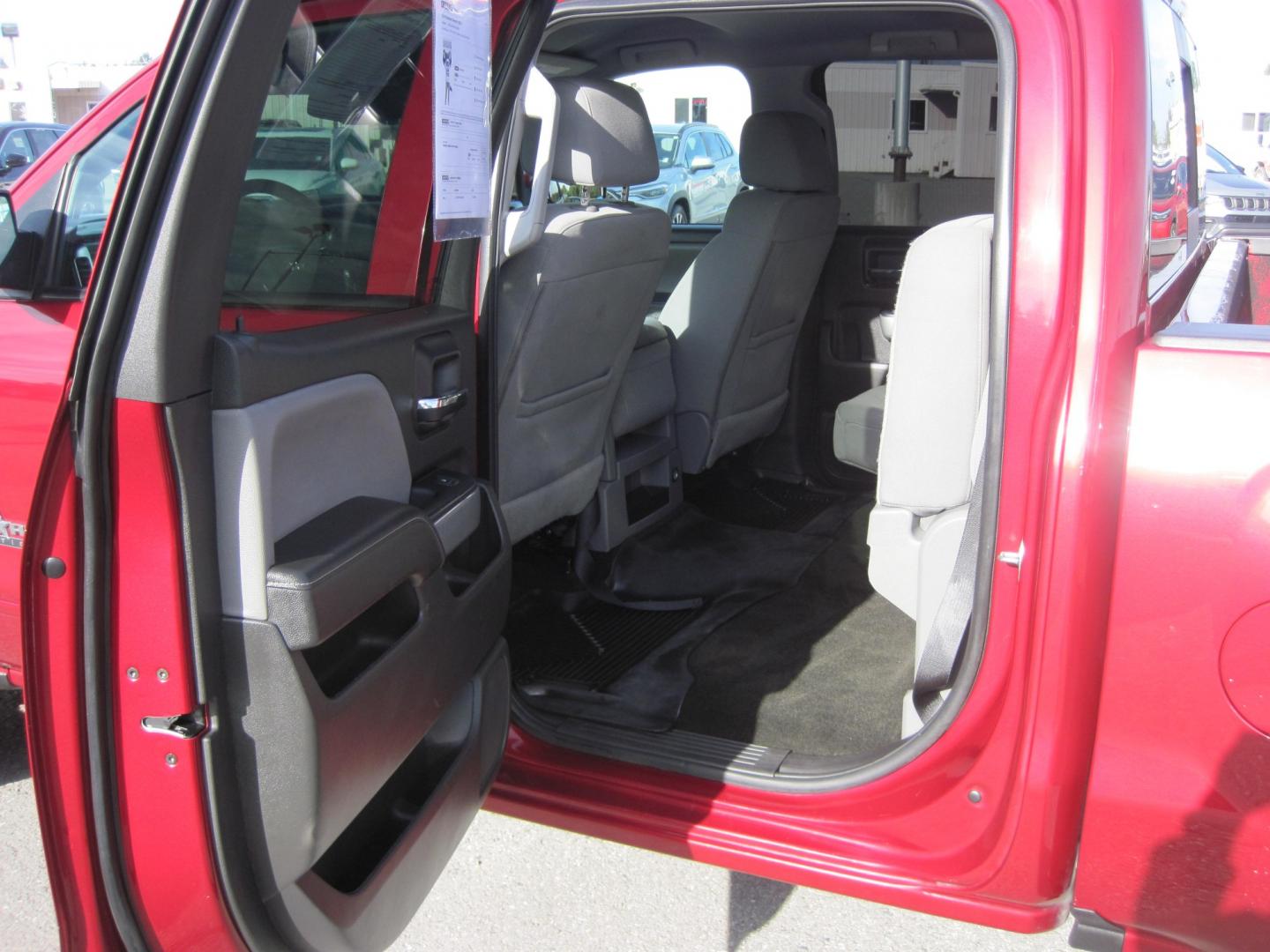 2018 RED /gray Chevrolet Silverado 1500 LT Crew Cab 4WD (3GCUKREC4JG) with an 5.3L V8 OHV 16V engine, 6A transmission, located at 9530 Old Seward Highway, Anchorage, AK, 99515, (907) 349-3343, 61.134140, -149.865570 - Low Miles on this 2018 Chevrolet Silverado Z71 Lt come take a test drive- Photo#8