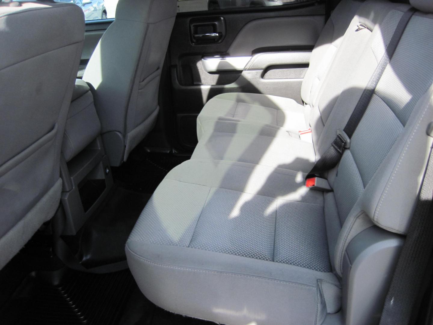 2018 RED /gray Chevrolet Silverado 1500 LT Crew Cab 4WD (3GCUKREC4JG) with an 5.3L V8 OHV 16V engine, 6A transmission, located at 9530 Old Seward Highway, Anchorage, AK, 99515, (907) 349-3343, 61.134140, -149.865570 - Low Miles on this 2018 Chevrolet Silverado Z71 Lt come take a test drive- Photo#9