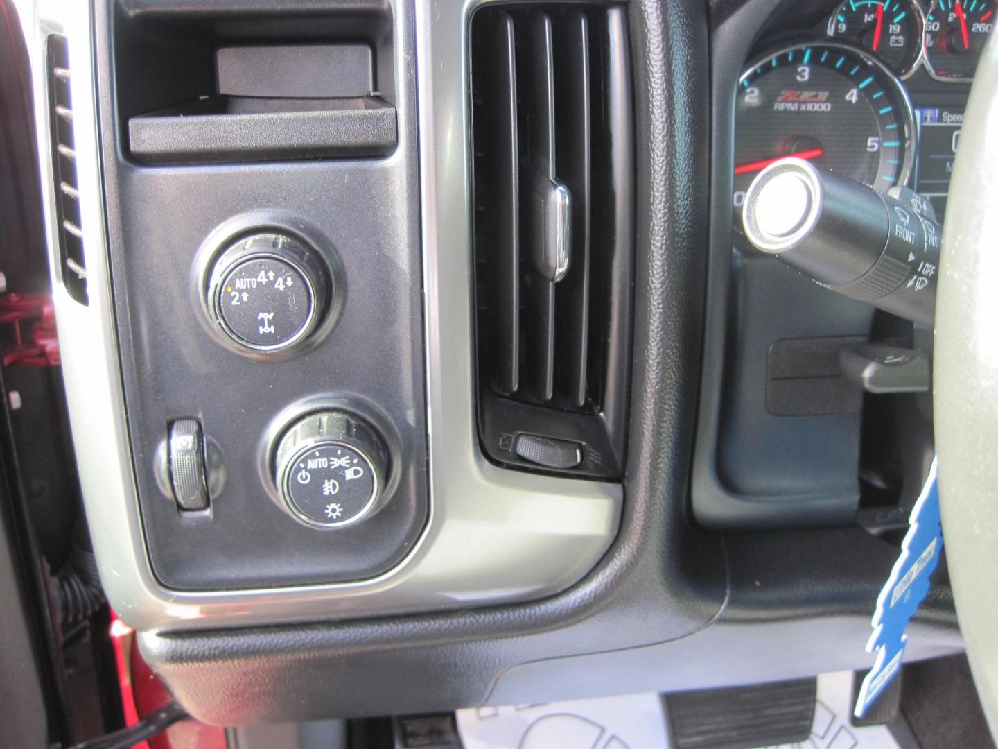 2018 RED /gray Chevrolet Silverado 1500 LT Crew Cab 4WD (3GCUKREC4JG) with an 5.3L V8 OHV 16V engine, 6A transmission, located at 9530 Old Seward Highway, Anchorage, AK, 99515, (907) 349-3343, 61.134140, -149.865570 - Low Miles on this 2018 Chevrolet Silverado Z71 Lt come take a test drive- Photo#13