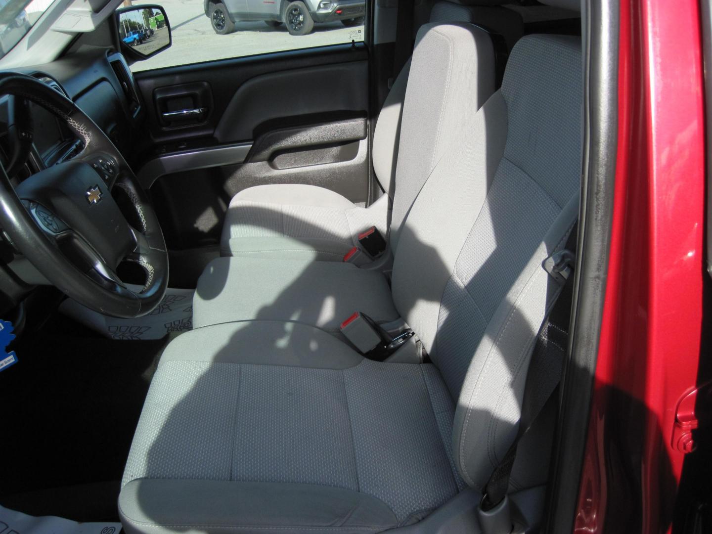 2018 RED /gray Chevrolet Silverado 1500 LT Crew Cab 4WD (3GCUKREC4JG) with an 5.3L V8 OHV 16V engine, 6A transmission, located at 9530 Old Seward Highway, Anchorage, AK, 99515, (907) 349-3343, 61.134140, -149.865570 - Low Miles on this 2018 Chevrolet Silverado Z71 Lt come take a test drive- Photo#19